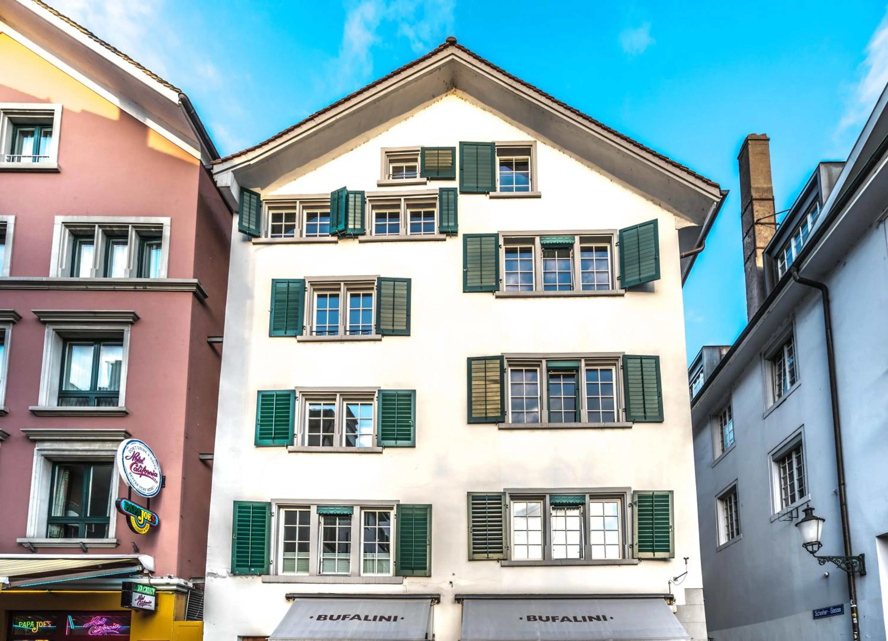 Property building in Lake Side Location Bellevue