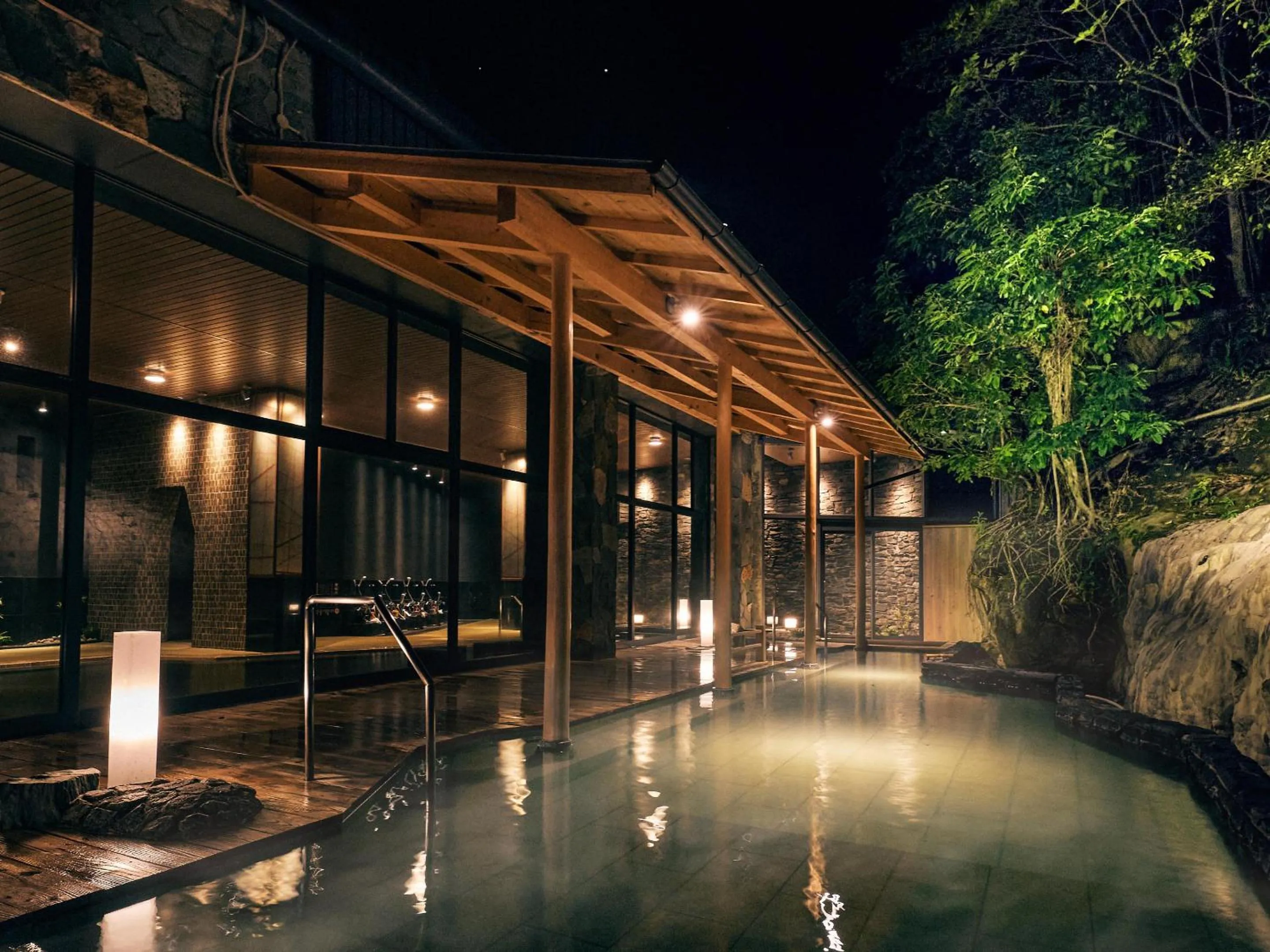 Open Air Bath in Ooedo Onsen Monogatari Premium Shirahama Gyoen