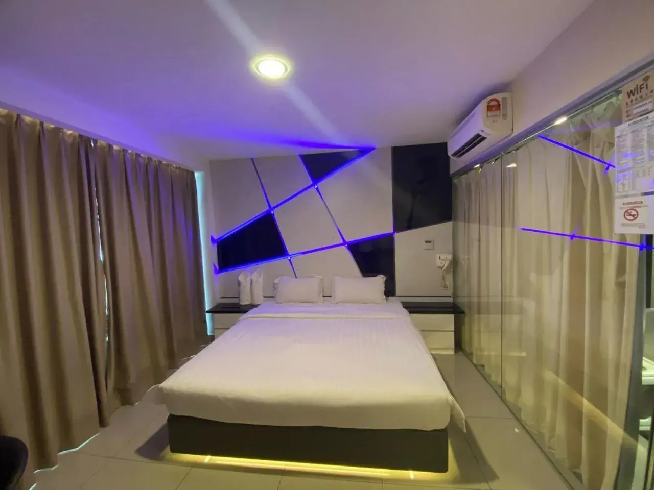 Premium King With Window in Hotel Vevo Puchong Malaysia Premium King With Window in Hotel Vevo Puchong Malaysia