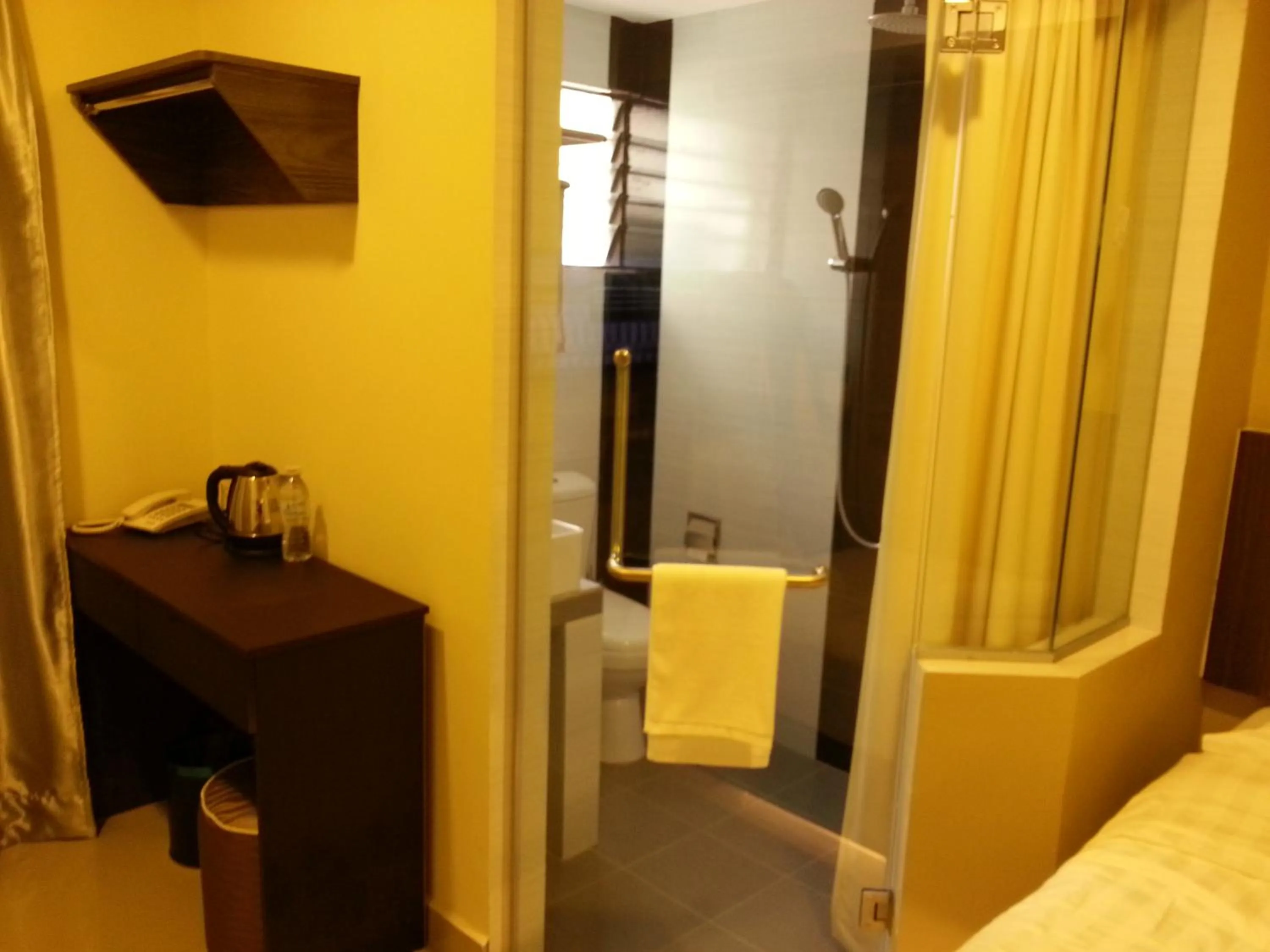Bathroom, Bed in Hotel Vevo Puchong Malaysia