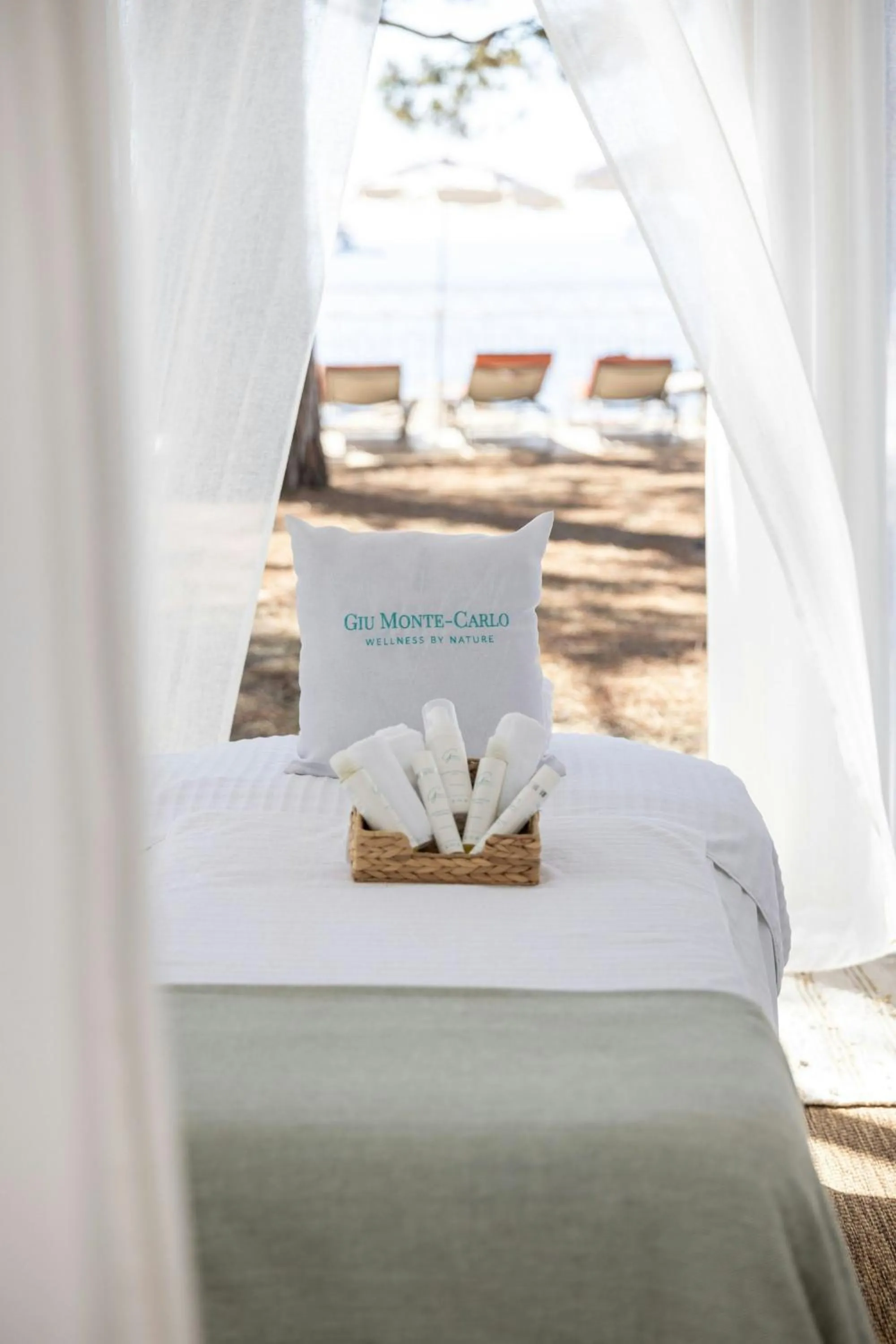 Spa and wellness centre/facilities, Bed in Le Méridien Beach Plaza