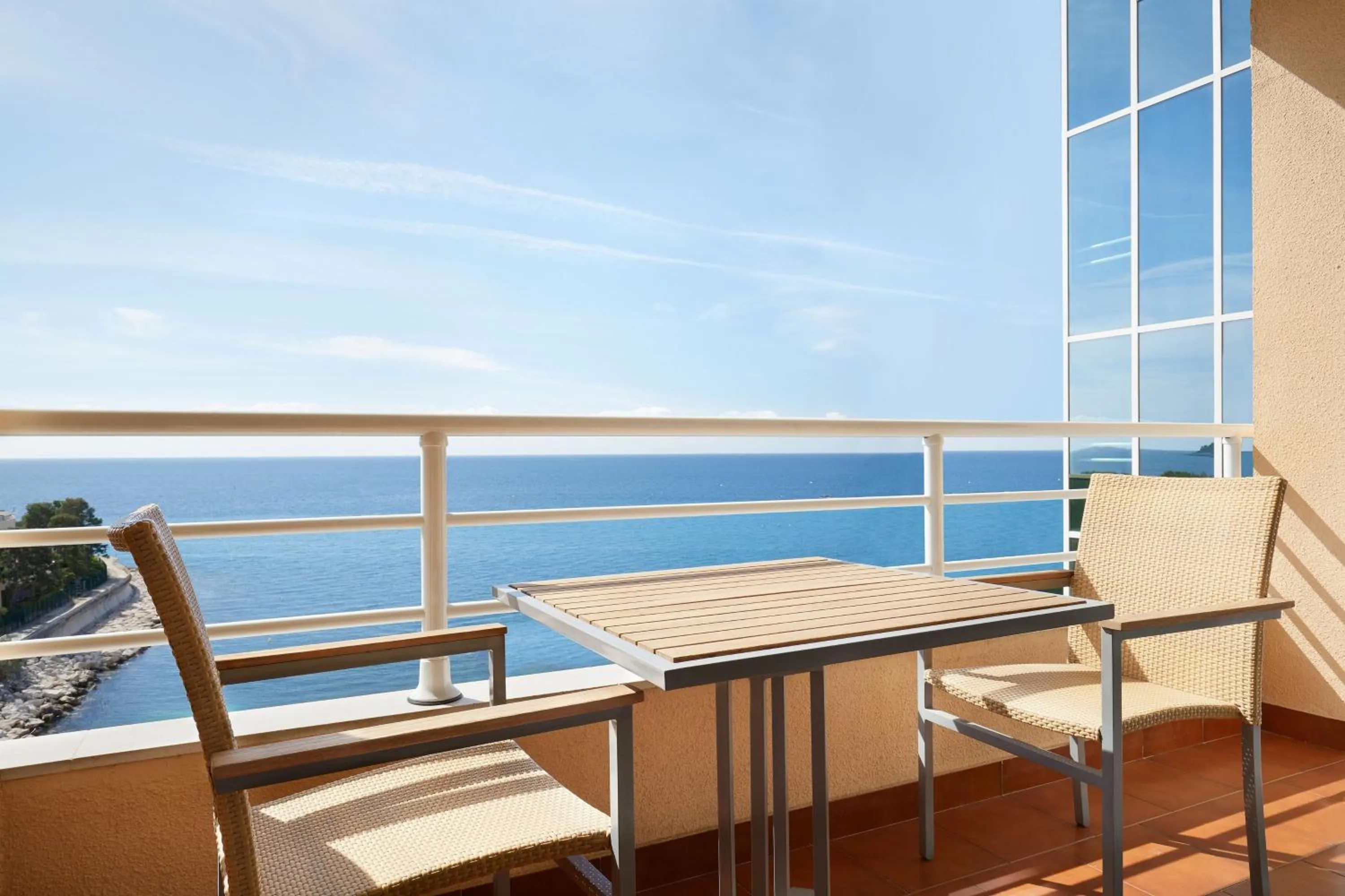 Photo of the whole room in Le Méridien Beach Plaza