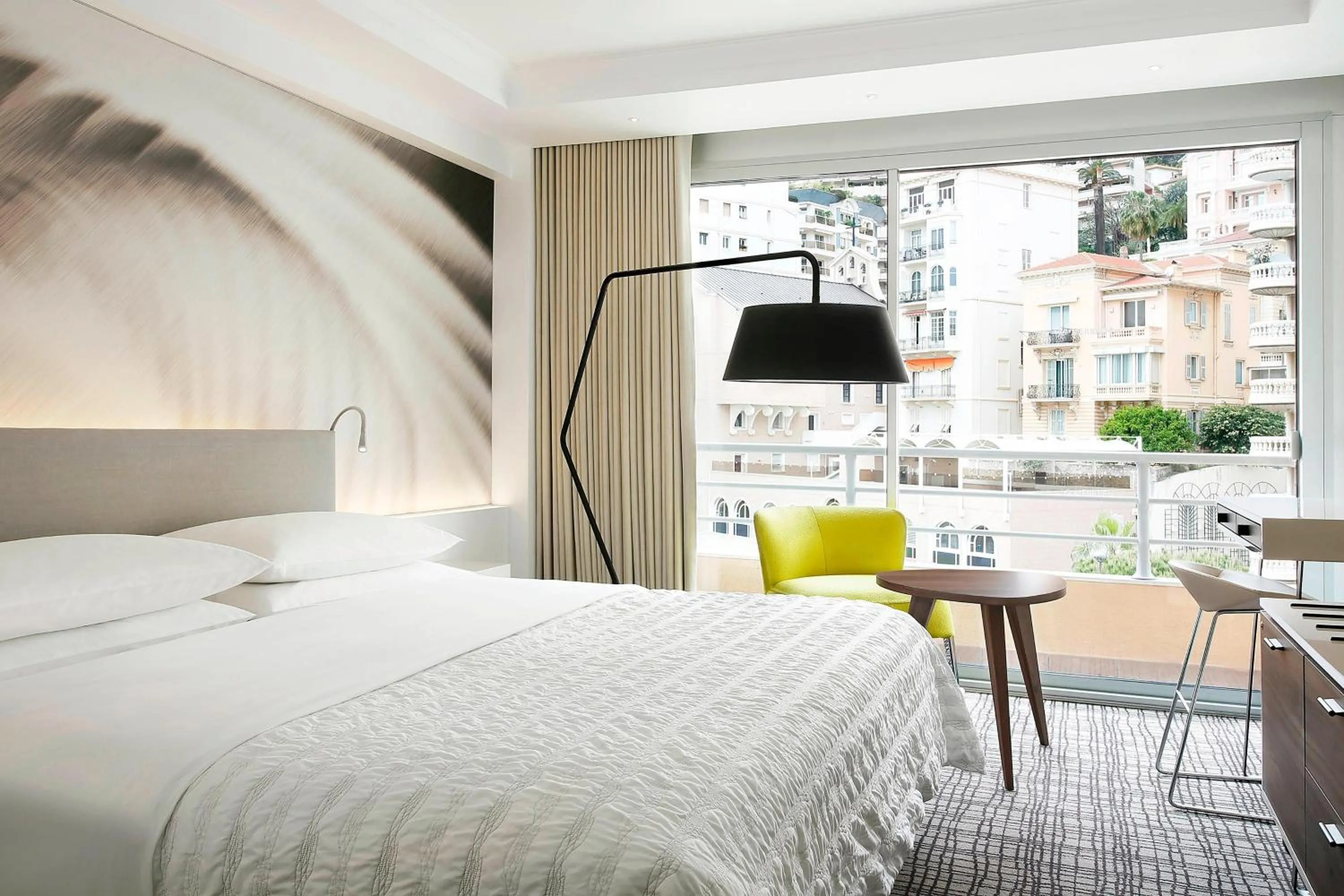 Bathroom, Bed in Le Méridien Beach Plaza