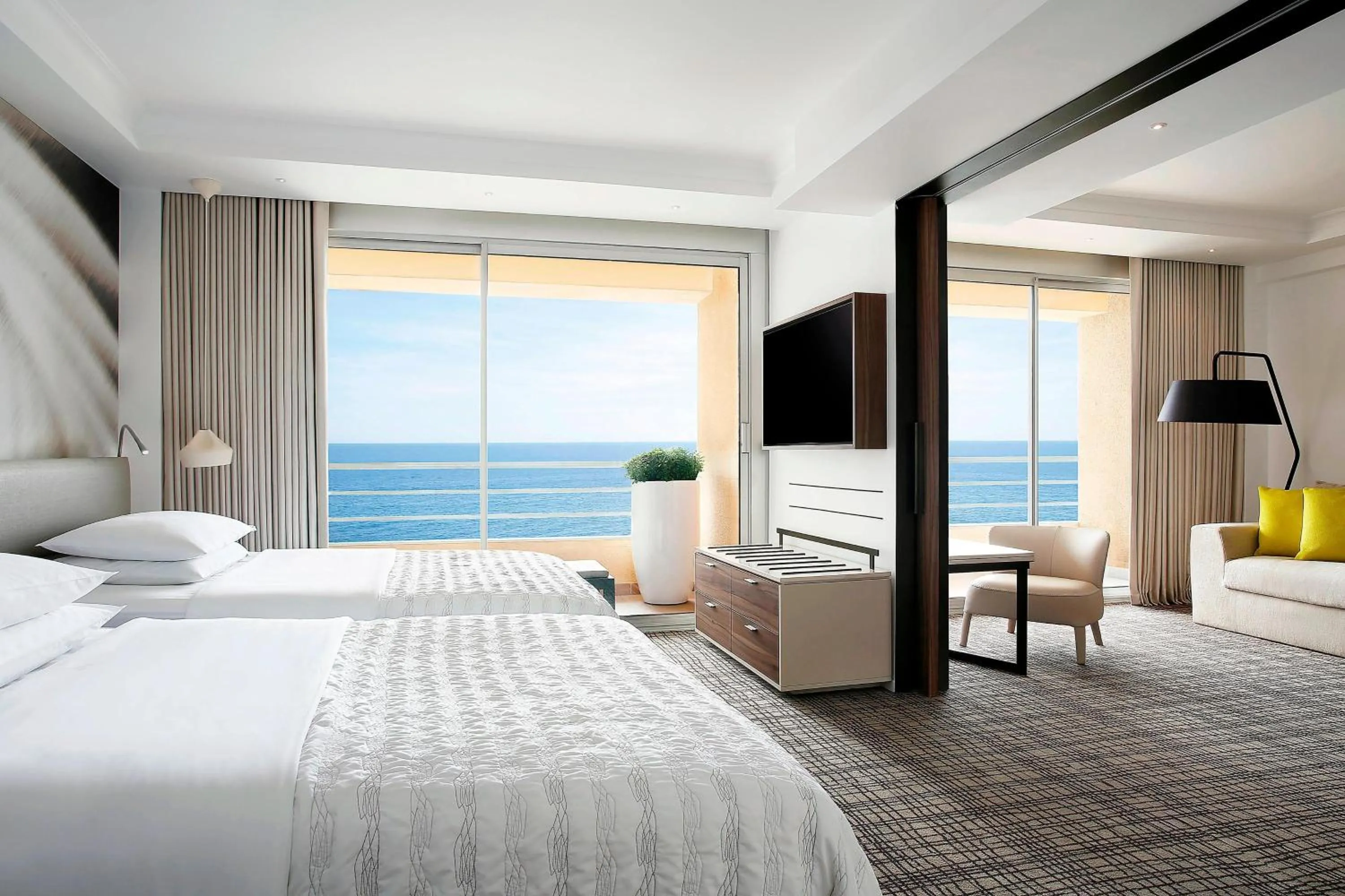 Photo of the whole room, Bed in Le Méridien Beach Plaza