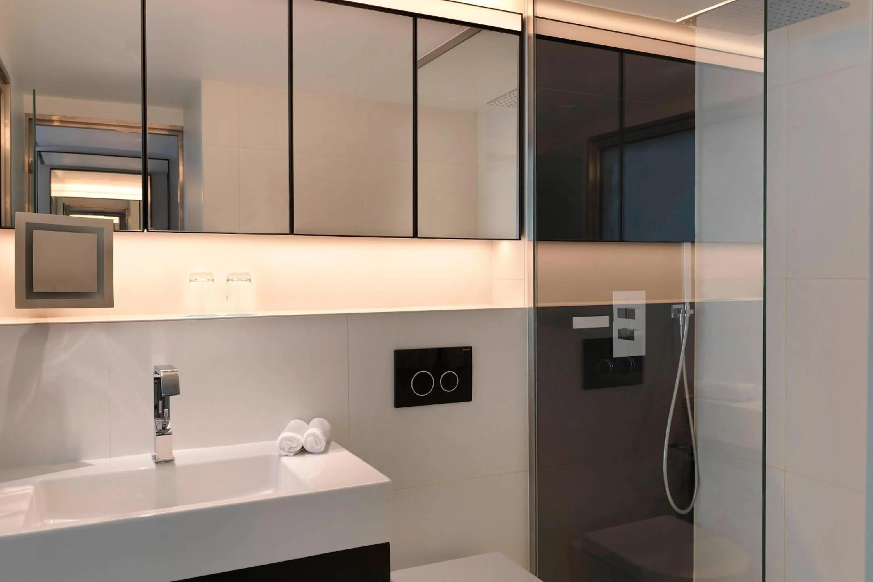 Bathroom in Le Méridien Beach Plaza