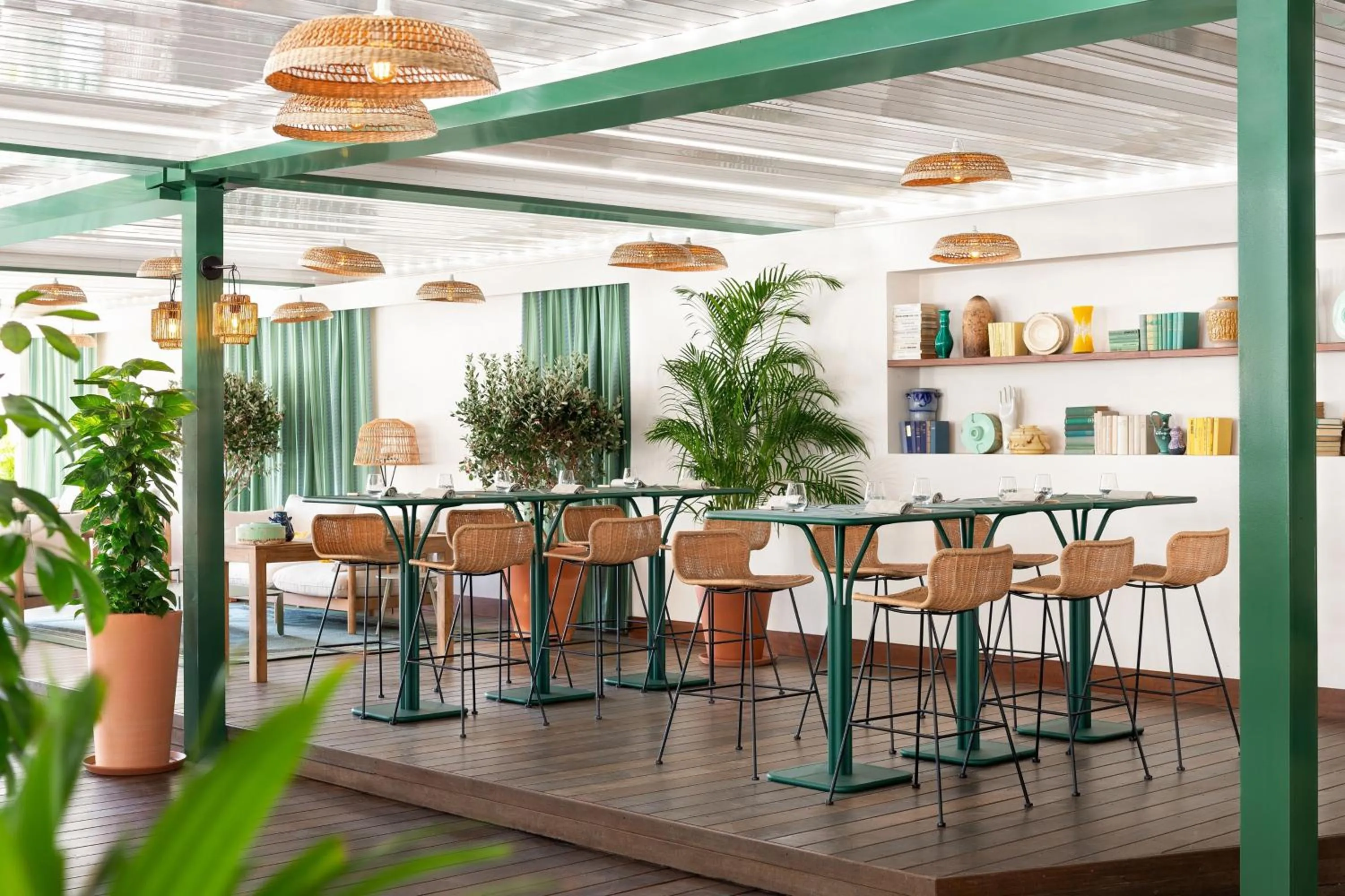 Restaurant/places to eat in Le Méridien Beach Plaza