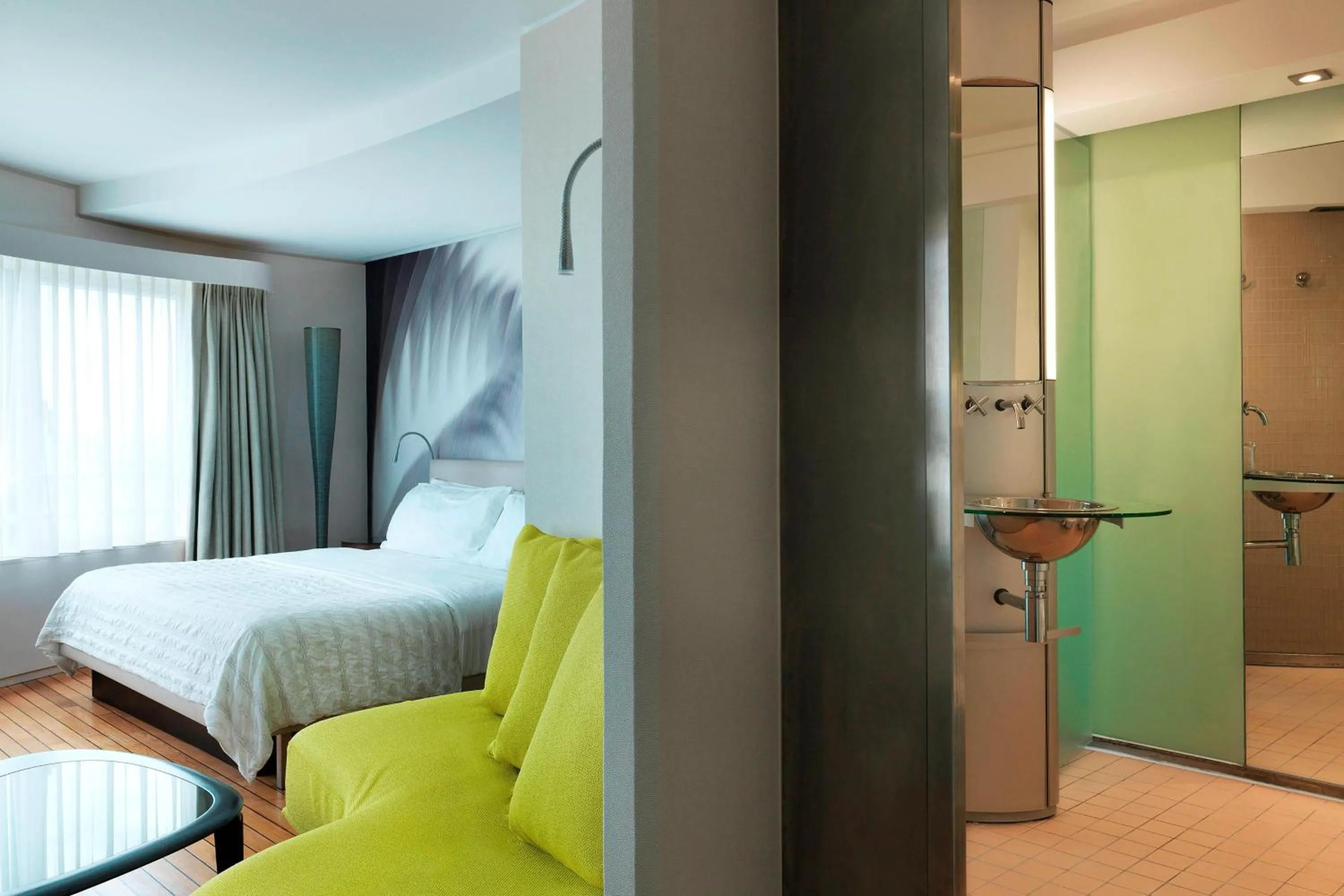 Bathroom, Bed in Le Méridien Beach Plaza