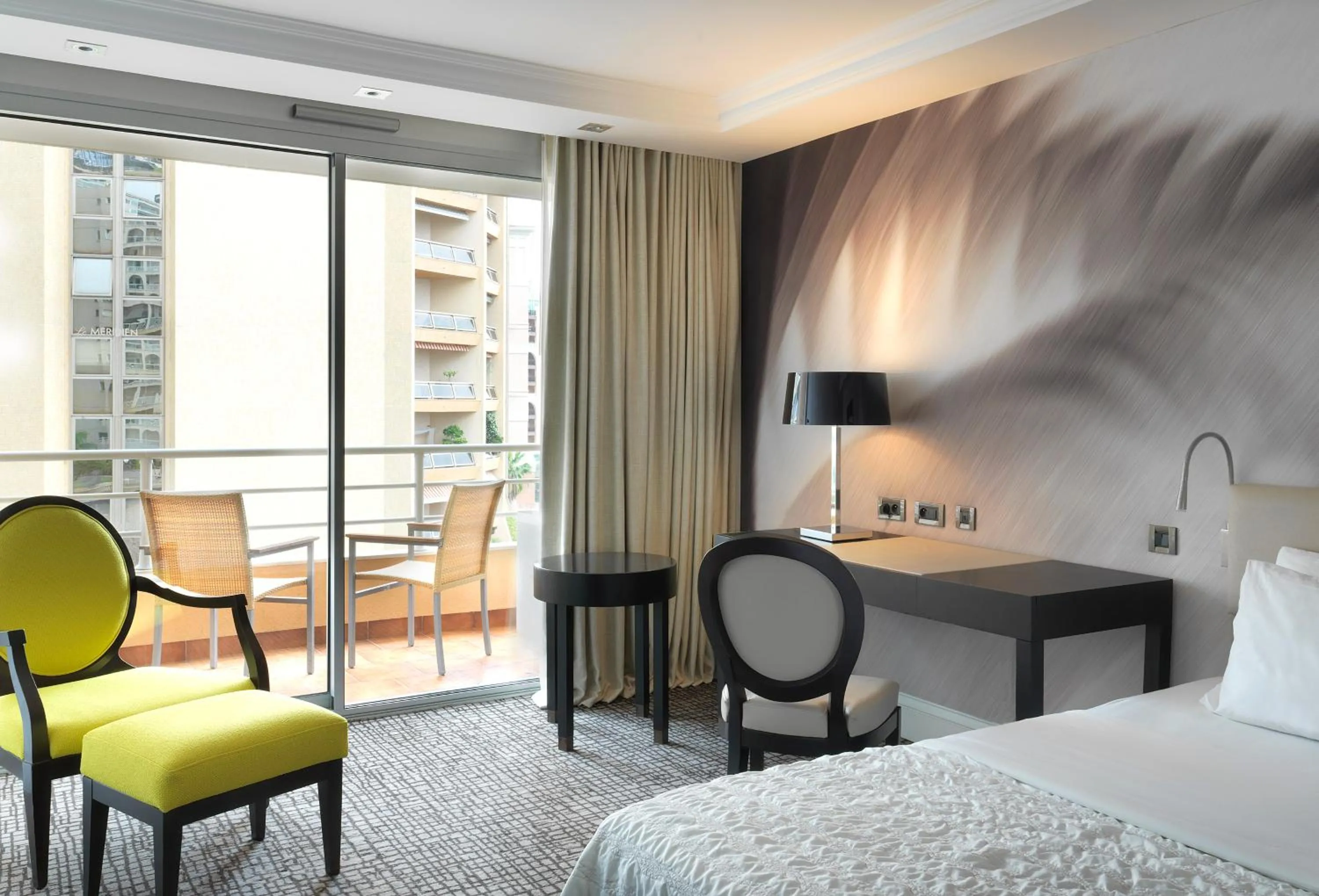 Bedroom, Bed in Le Méridien Beach Plaza