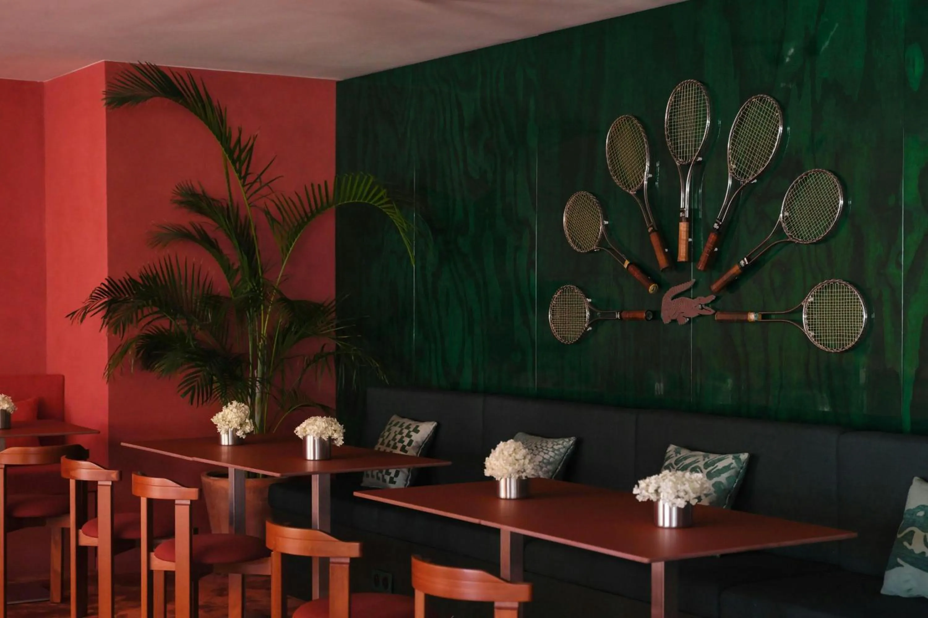 Restaurant/places to eat in Le Méridien Beach Plaza