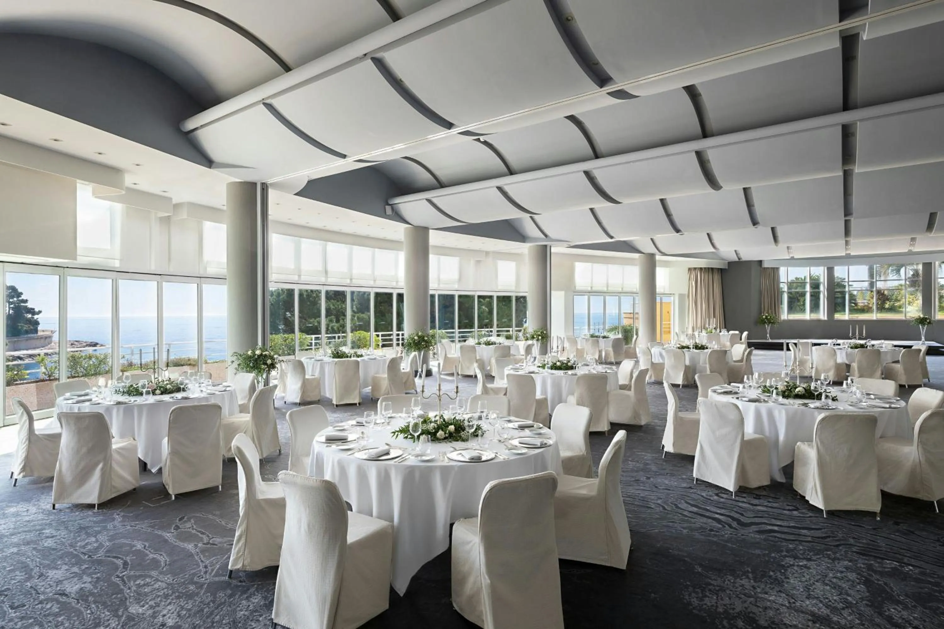 Banquet/Function facilities in Le Méridien Beach Plaza
