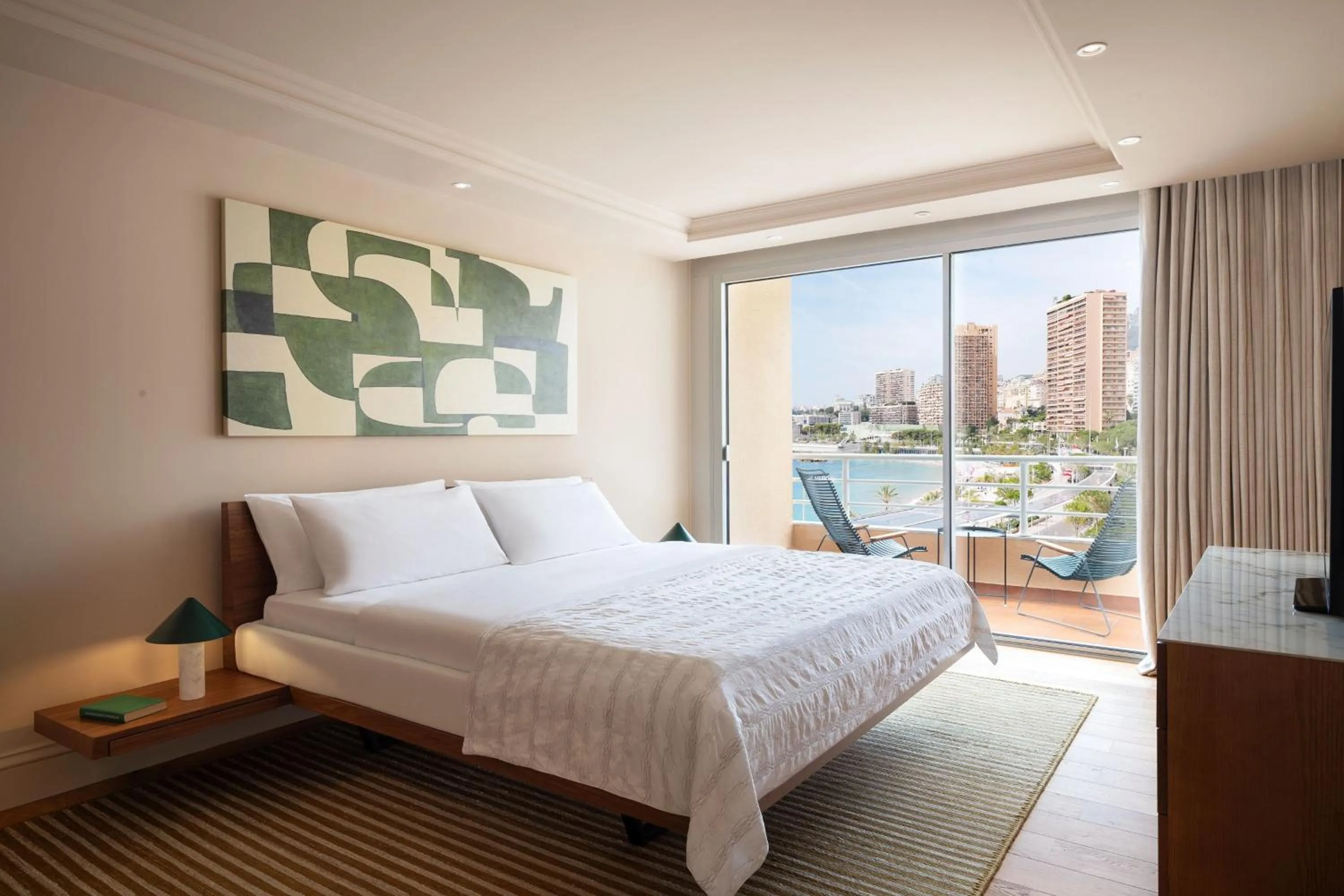 Bedroom, Bed in Le Méridien Beach Plaza