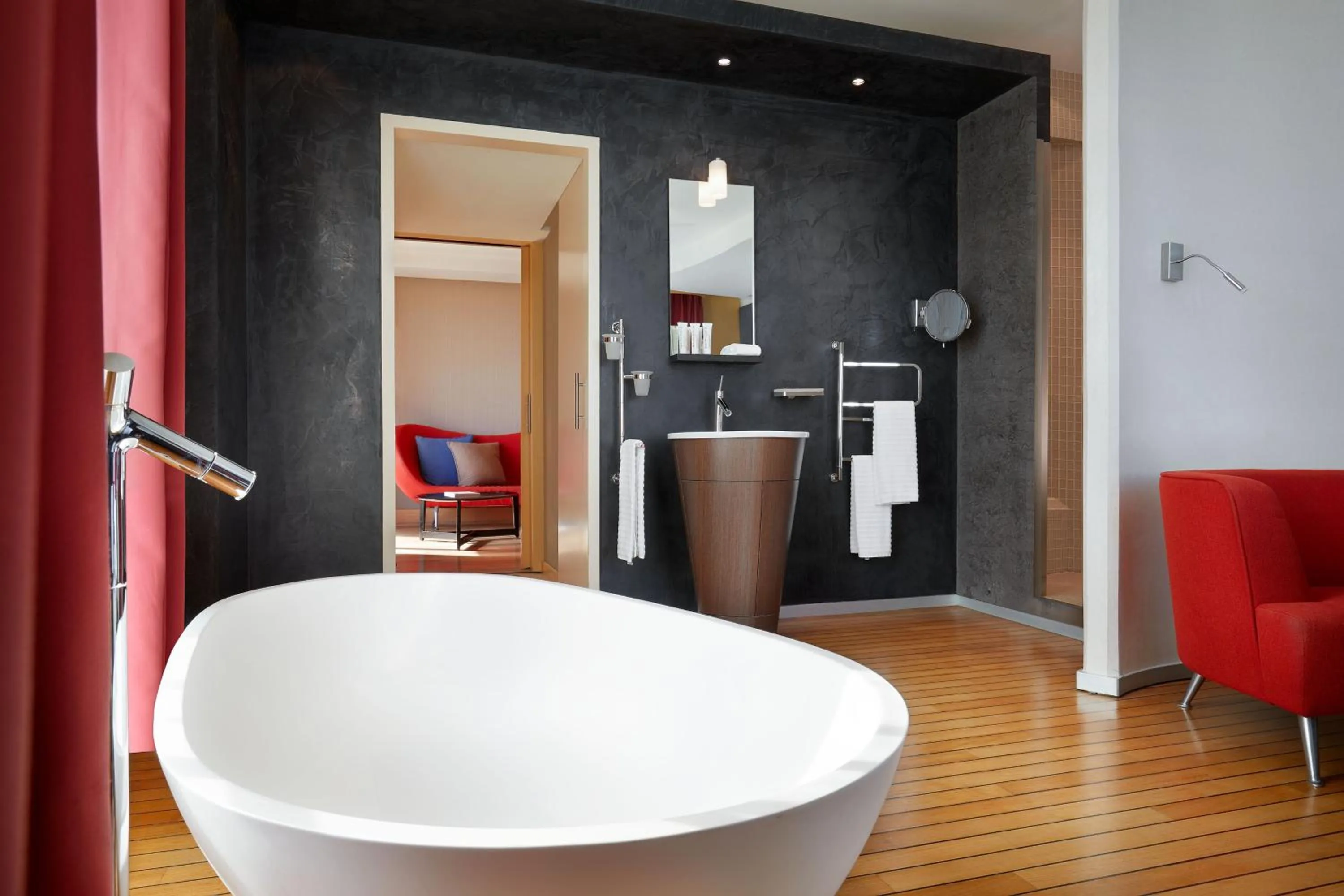 Bathroom in Le Méridien Beach Plaza