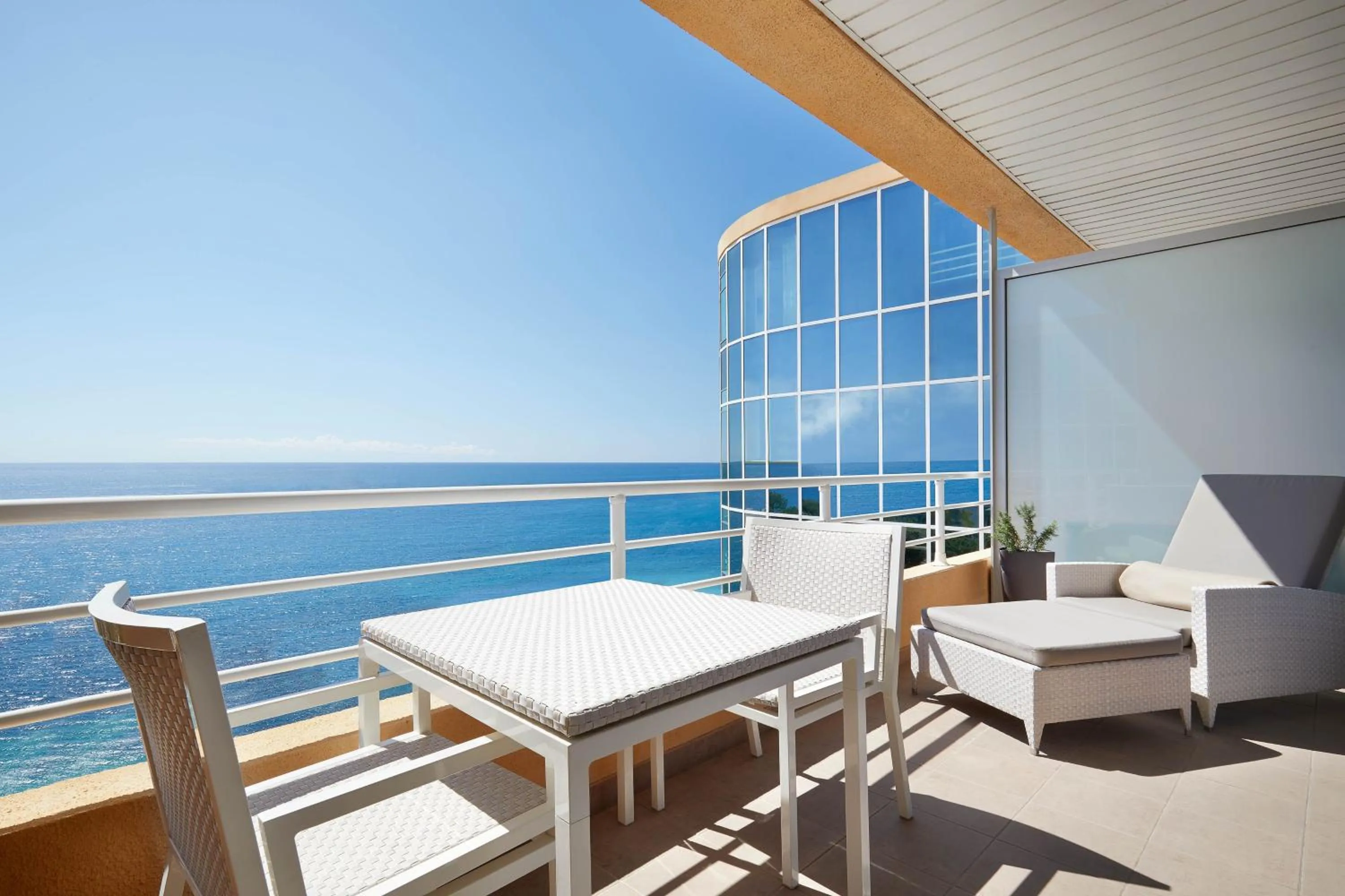 Photo of the whole room in Le Méridien Beach Plaza