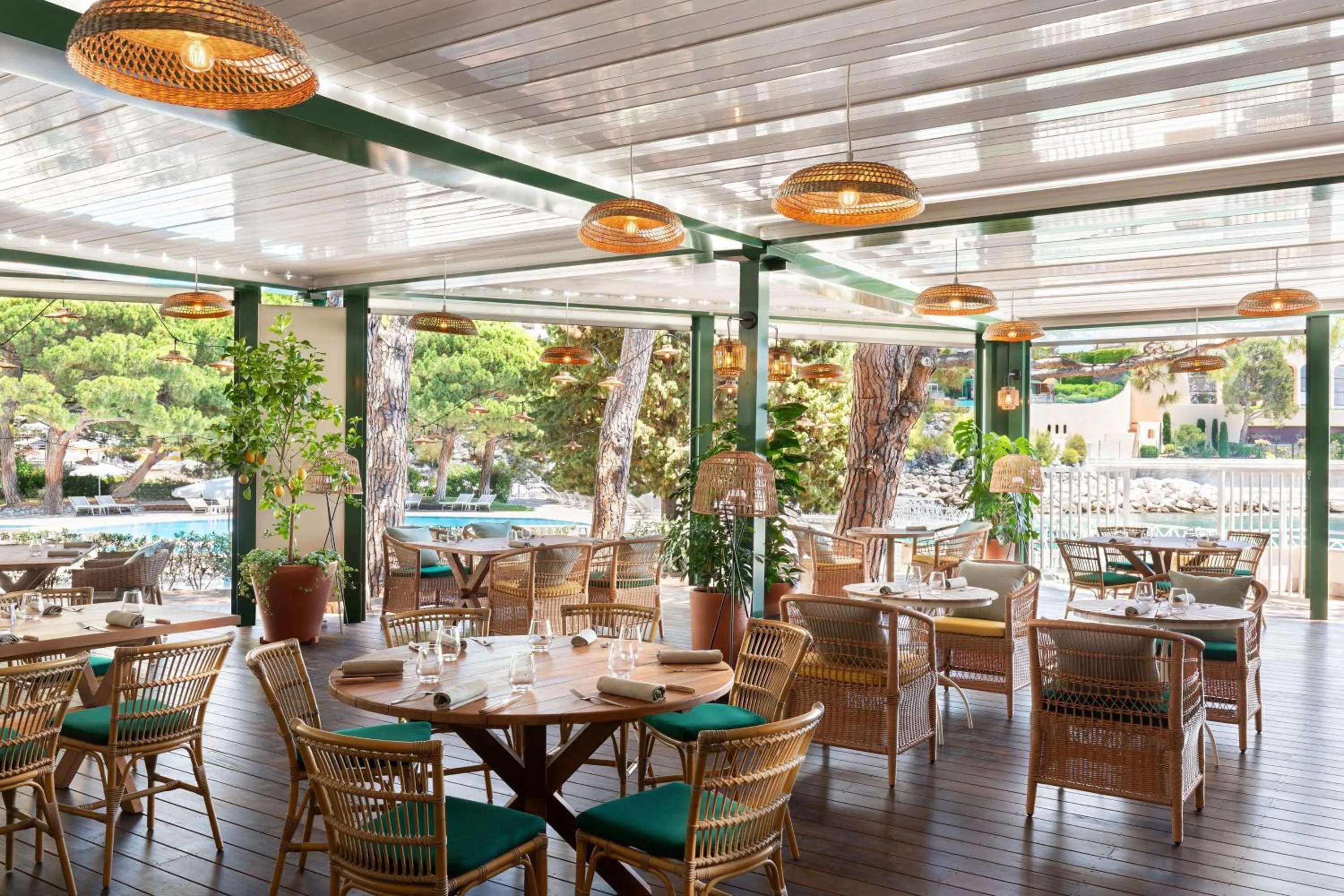 Restaurant/places to eat in Le Méridien Beach Plaza