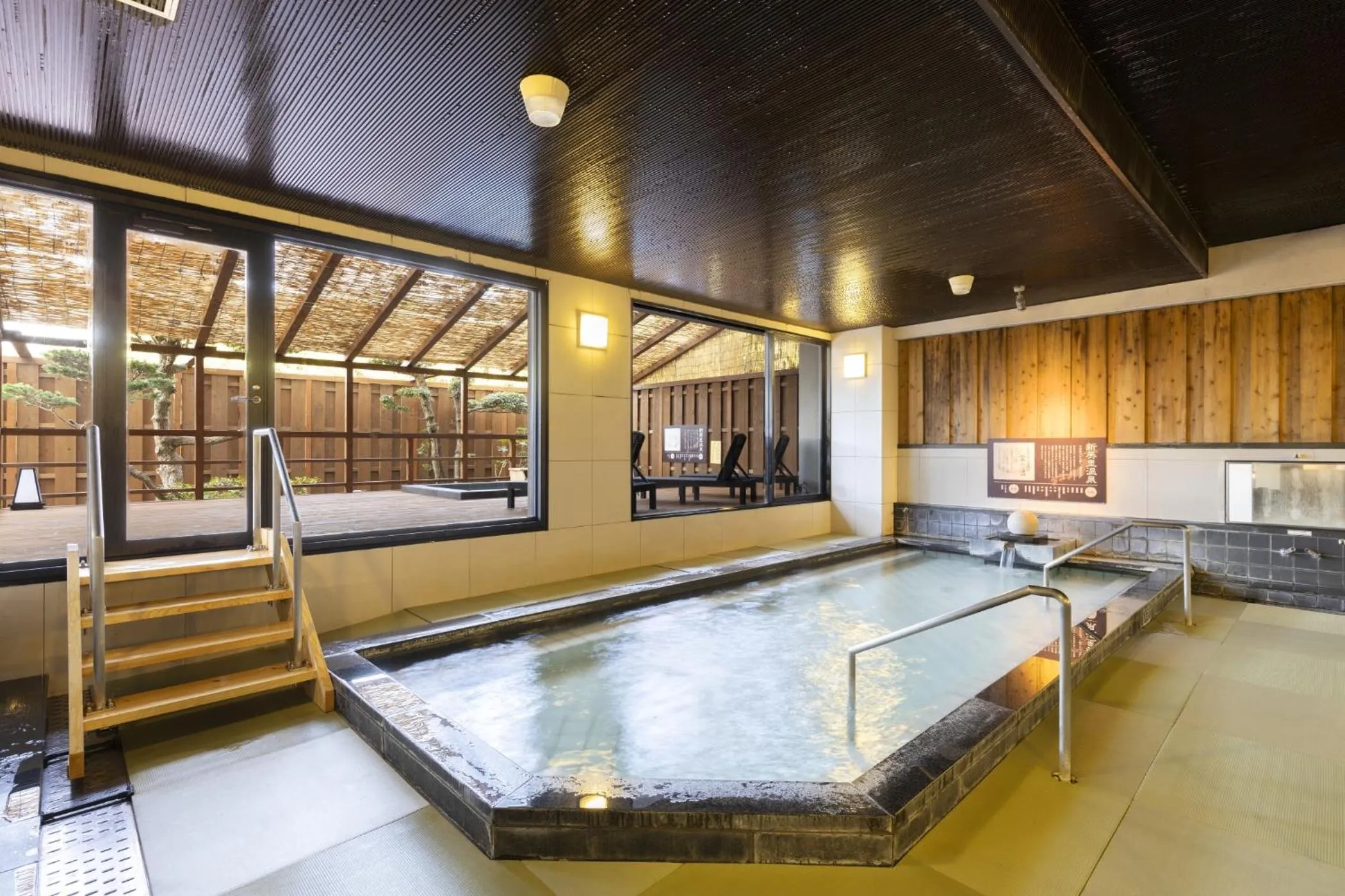 Hot Spring Bath in Ooedo Onsen Monogatari Premium Shima Saichoraku