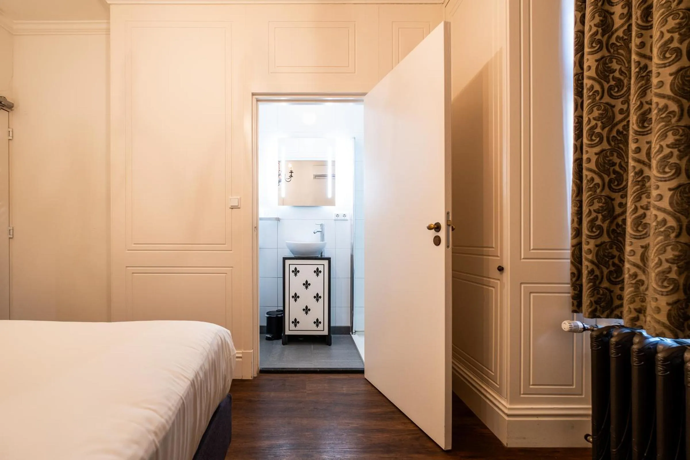 Bed in Hotel Restaurant Café Parkzicht