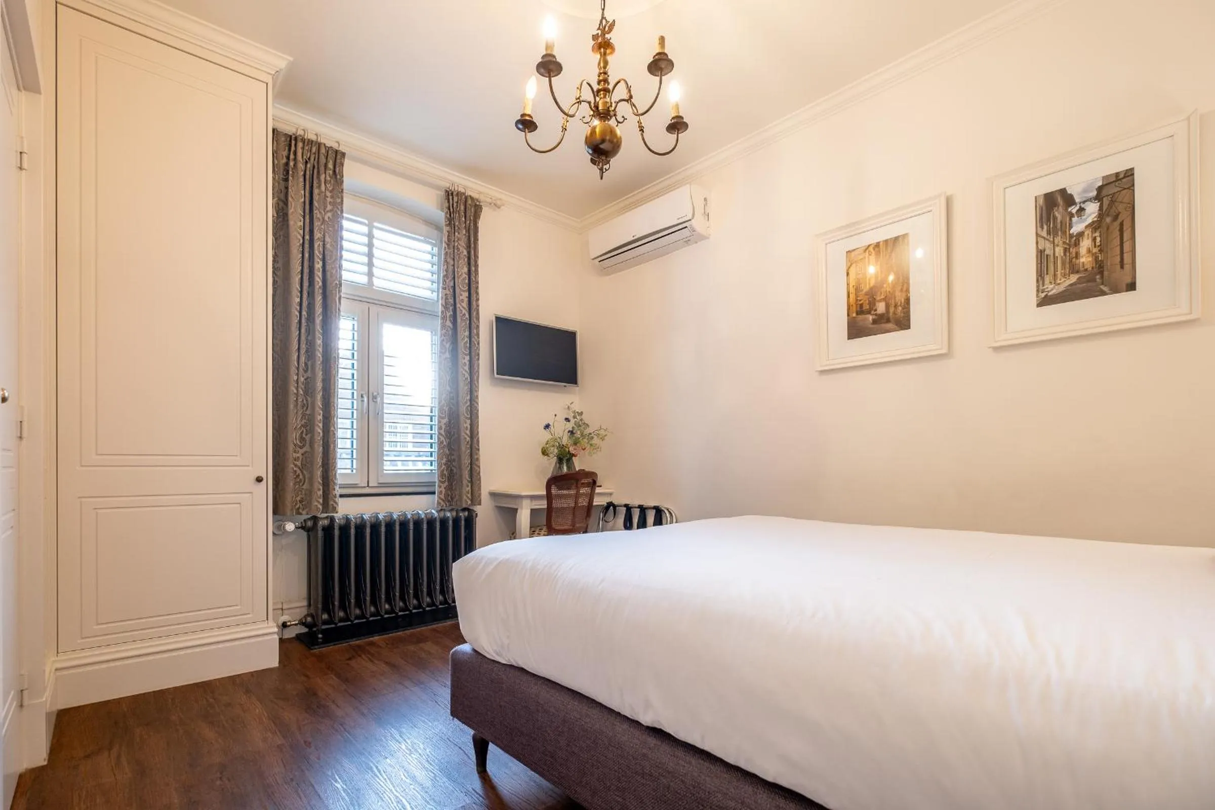 Bed in Hotel Restaurant Café Parkzicht