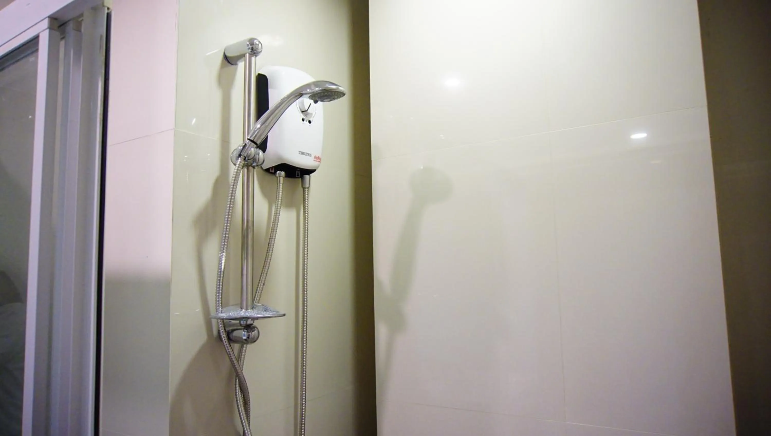 Shower in 185 Residence