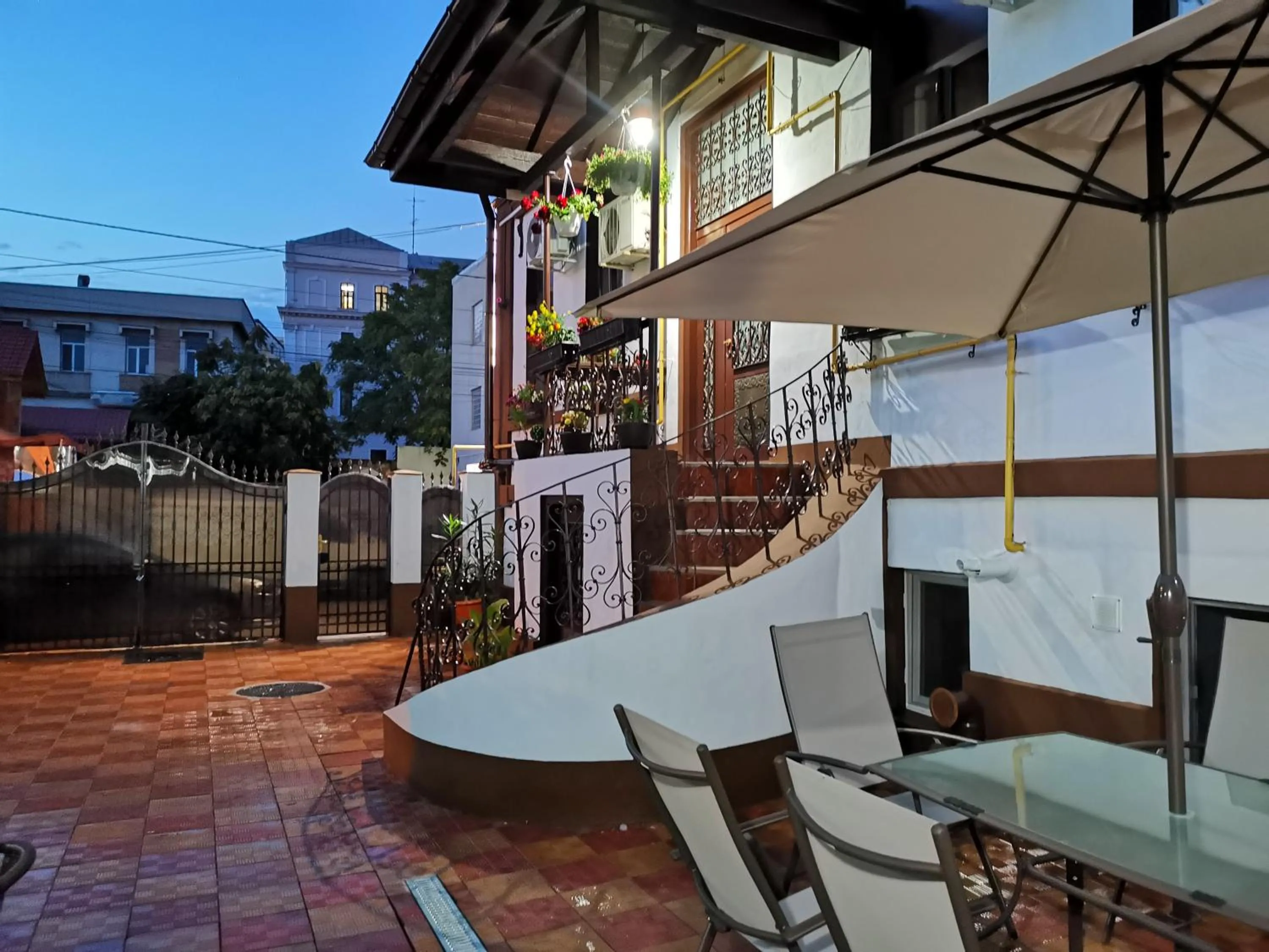 Joe Hostel