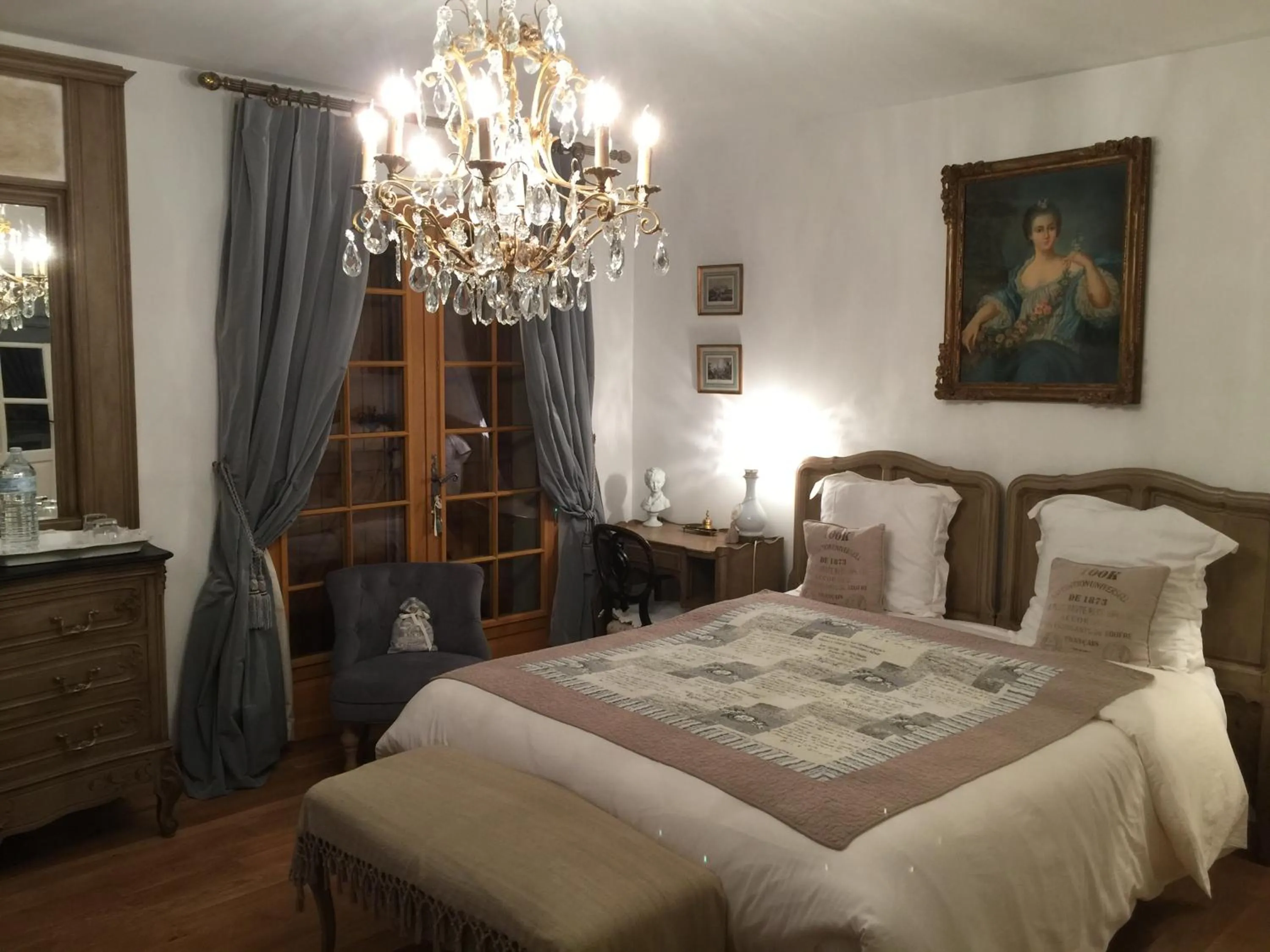 Photo of the whole room, Bed in Les Prémices De La Forêt