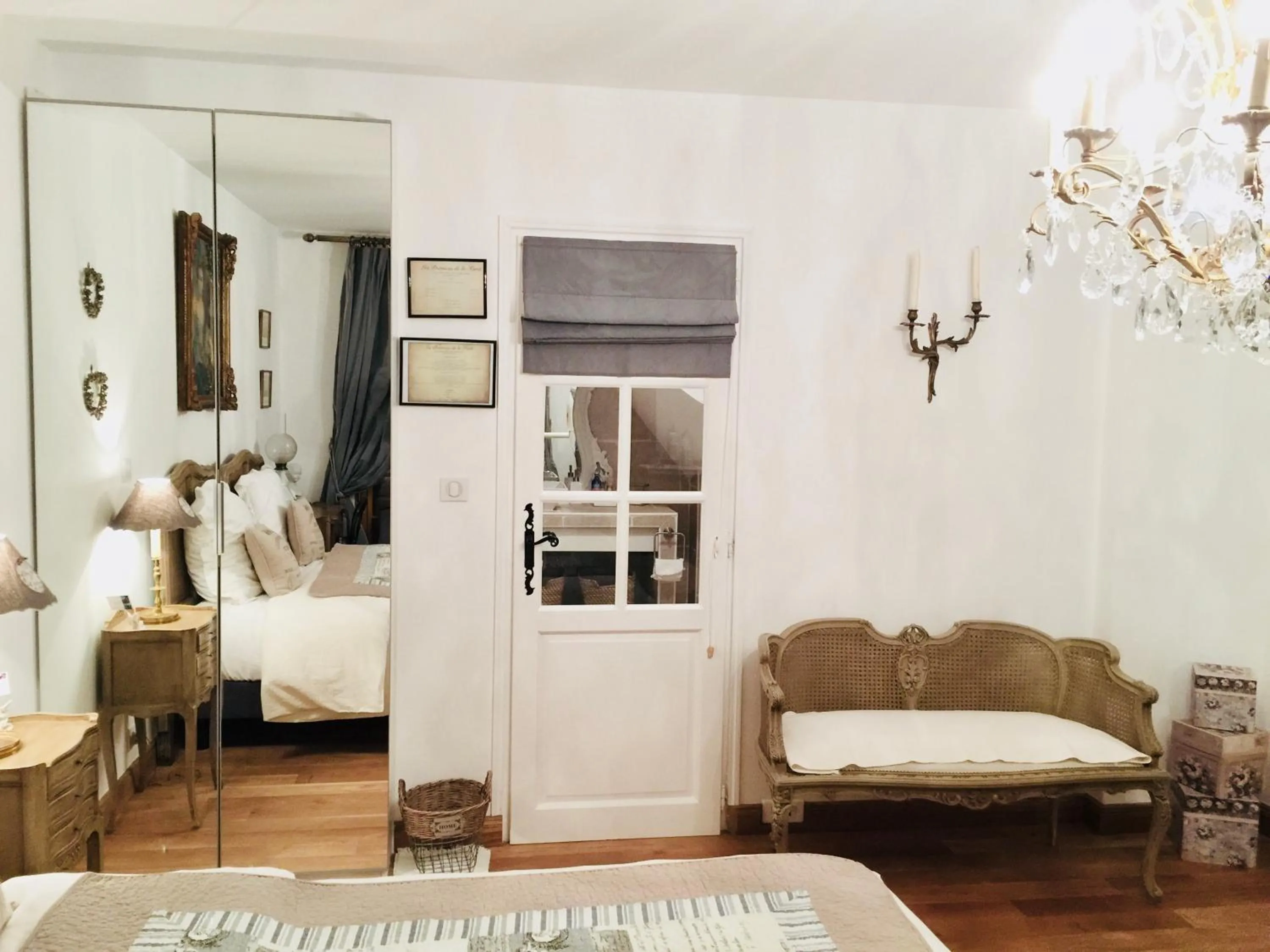 Photo of the whole room, Bed in Les Prémices De La Forêt