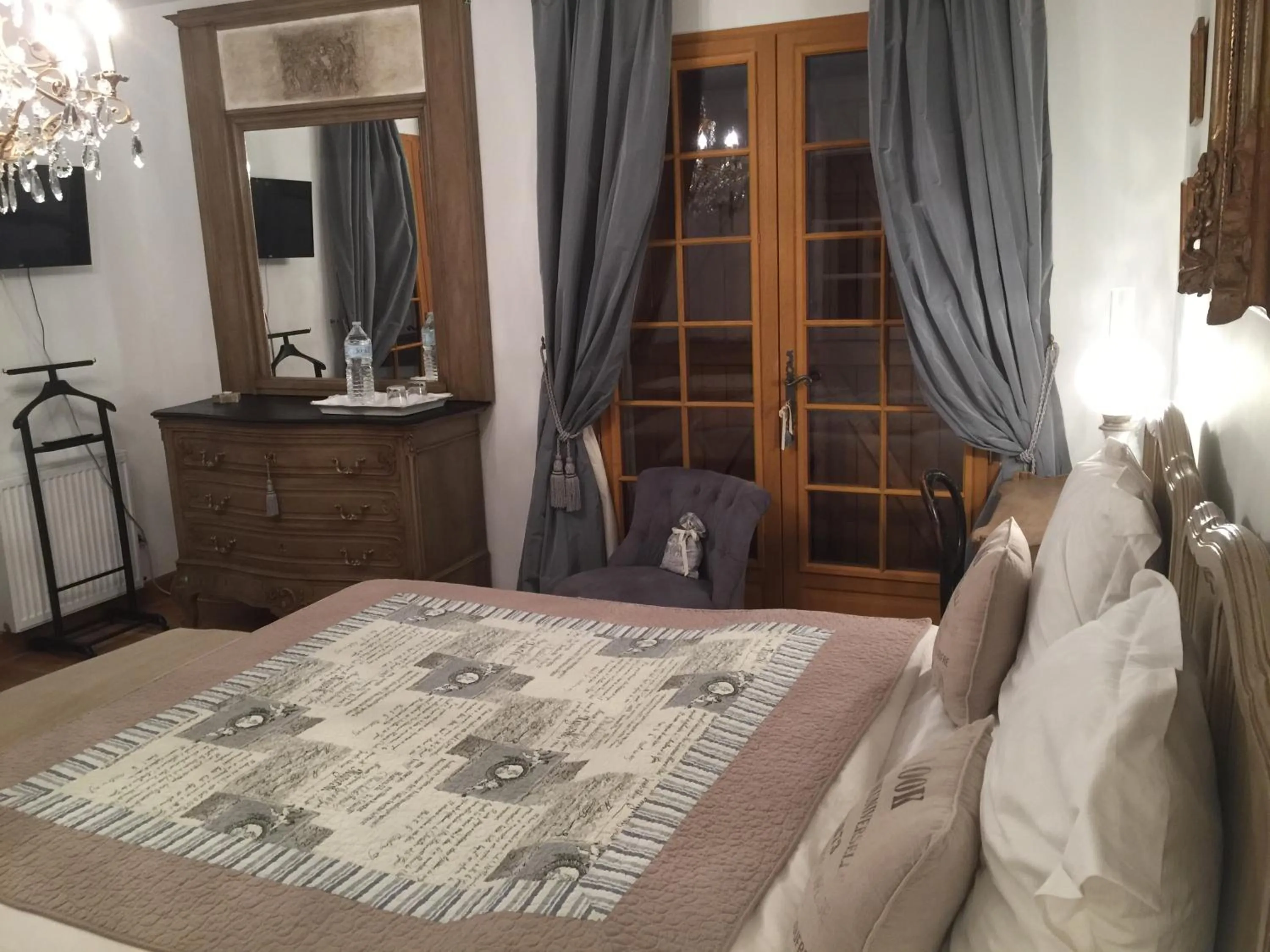 Seating area, Bed in Les Prémices De La Forêt