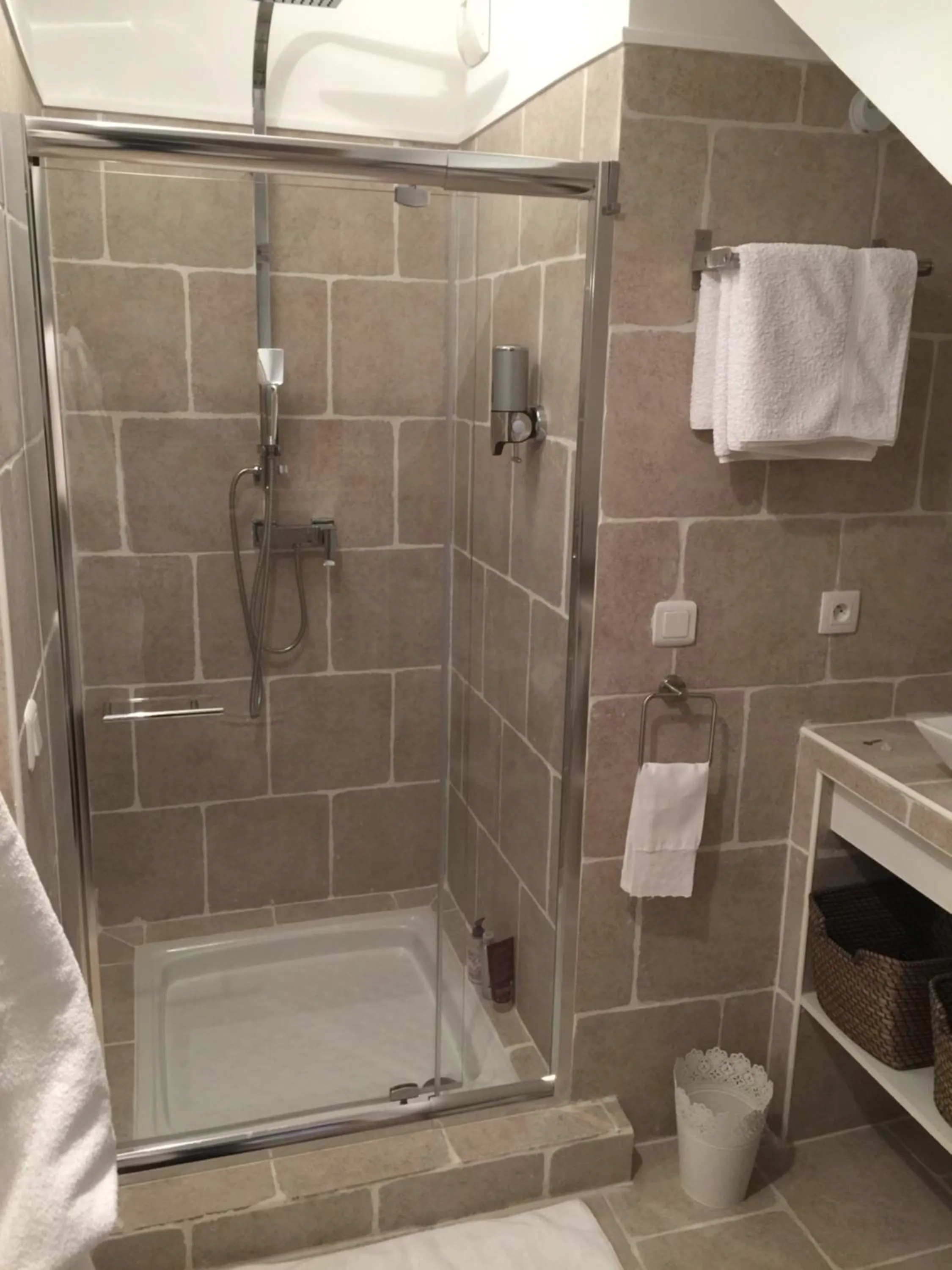 Shower in Les Prémices De La Forêt