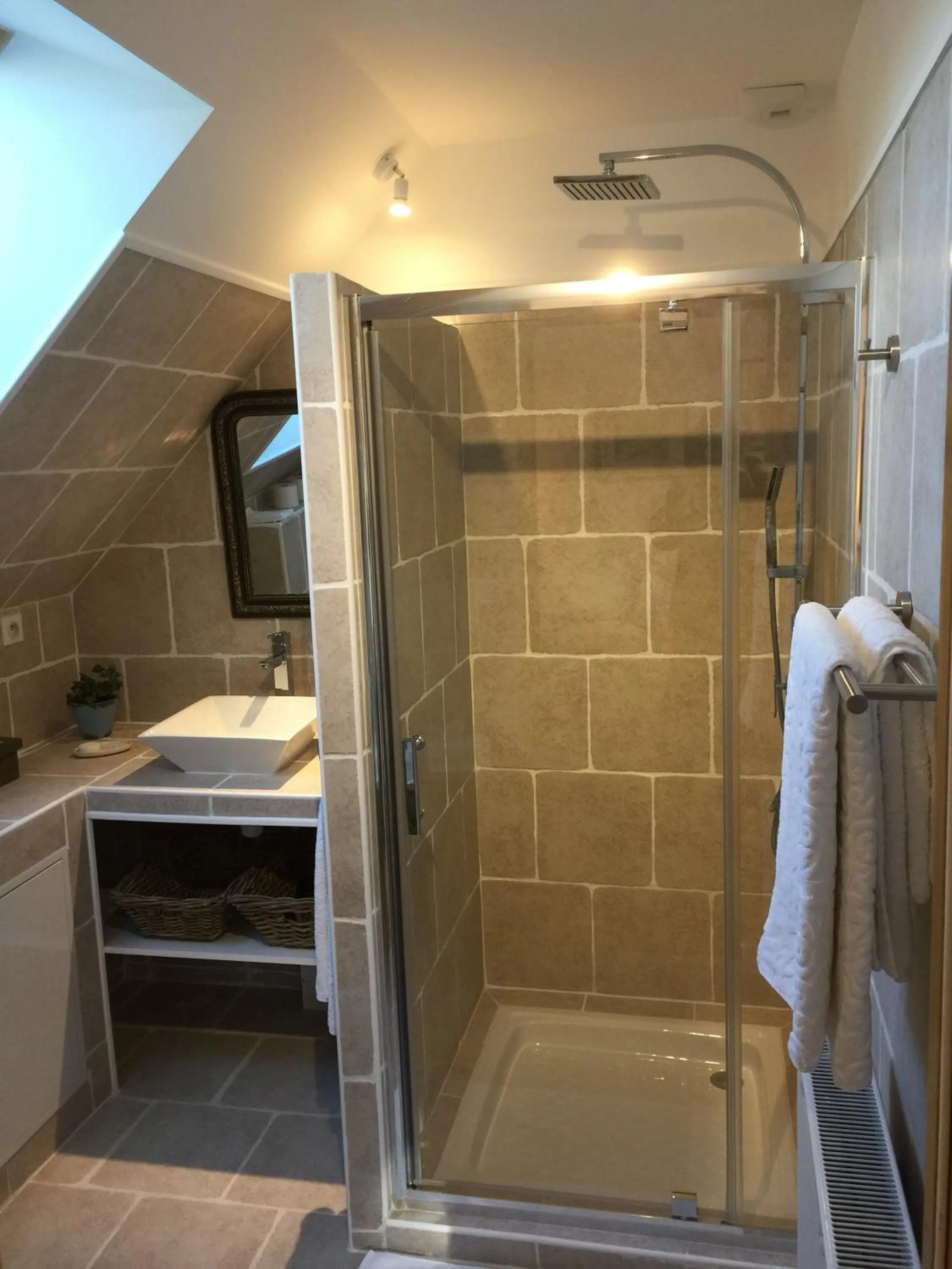 Shower in Les Prémices De La Forêt