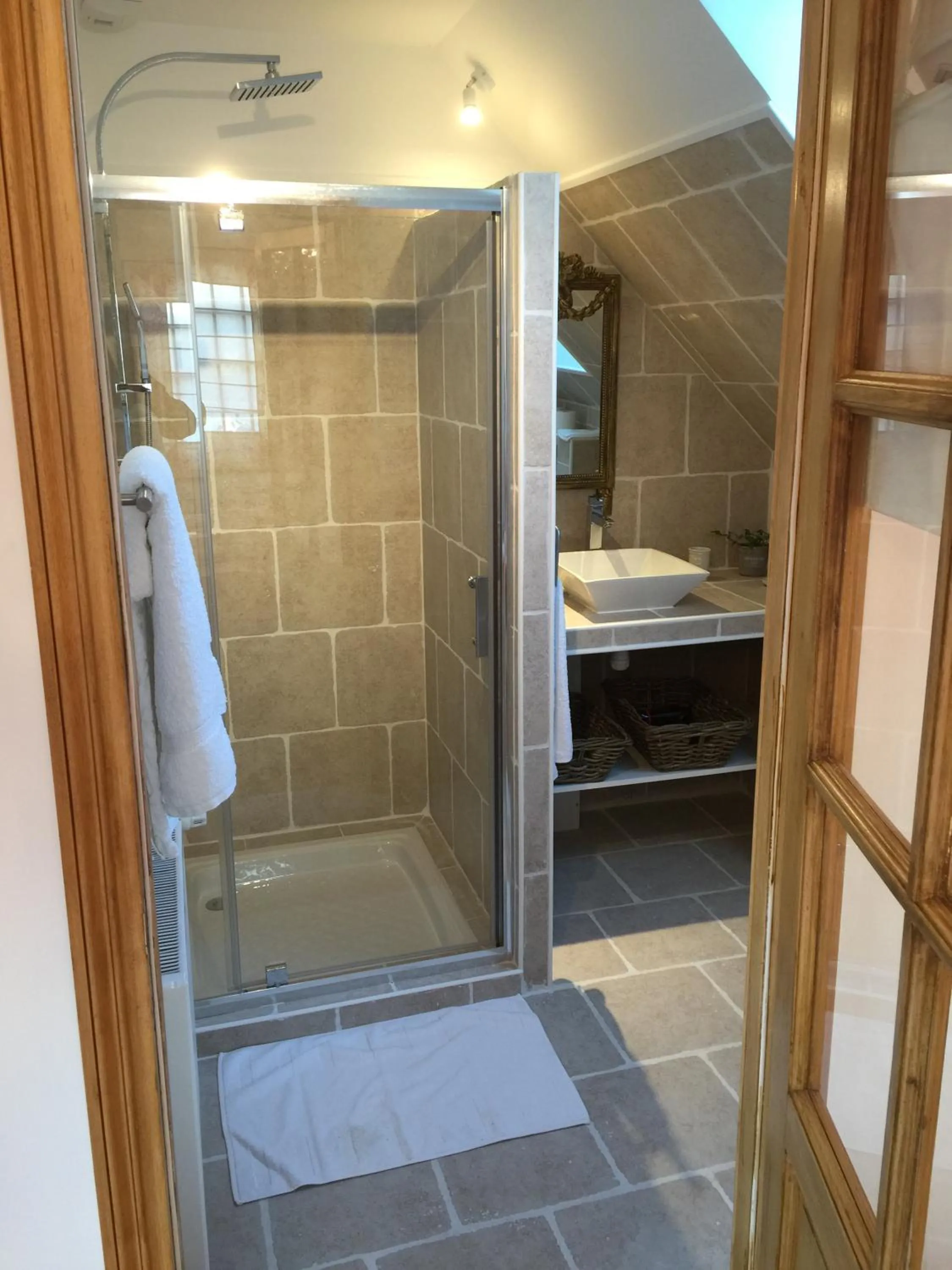 Bathroom in Les Prémices De La Forêt