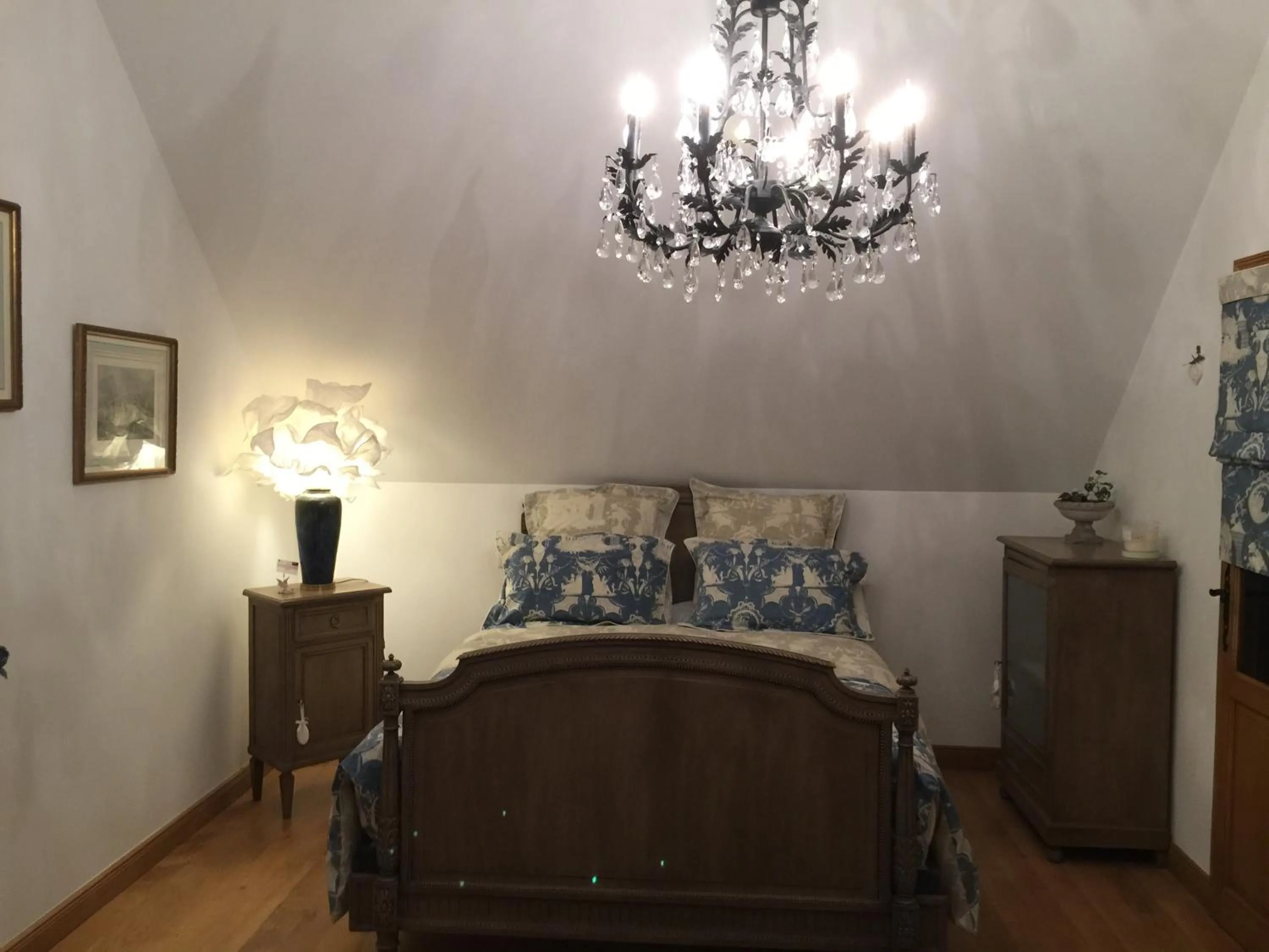 Photo of the whole room, Bed in Les Prémices De La Forêt