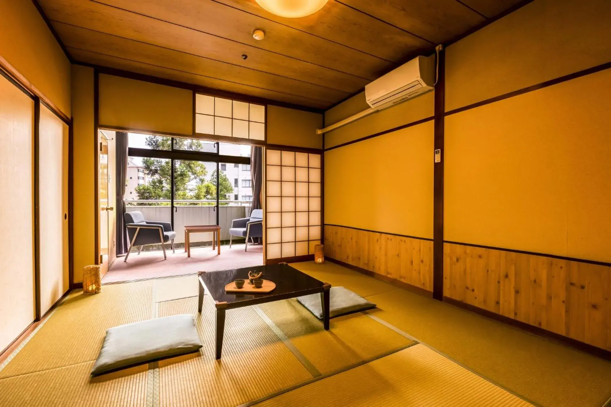 Standard Japanese-Style-Room - Indoor Bath - Non-Smoking in Ooedo Onsen Monogatari Awazu Grand Hotel Standard Japanese-Style-Room - Indoor Bath - Non-Smoking in Ooedo Onsen Monogatari Awazu Grand Hotel