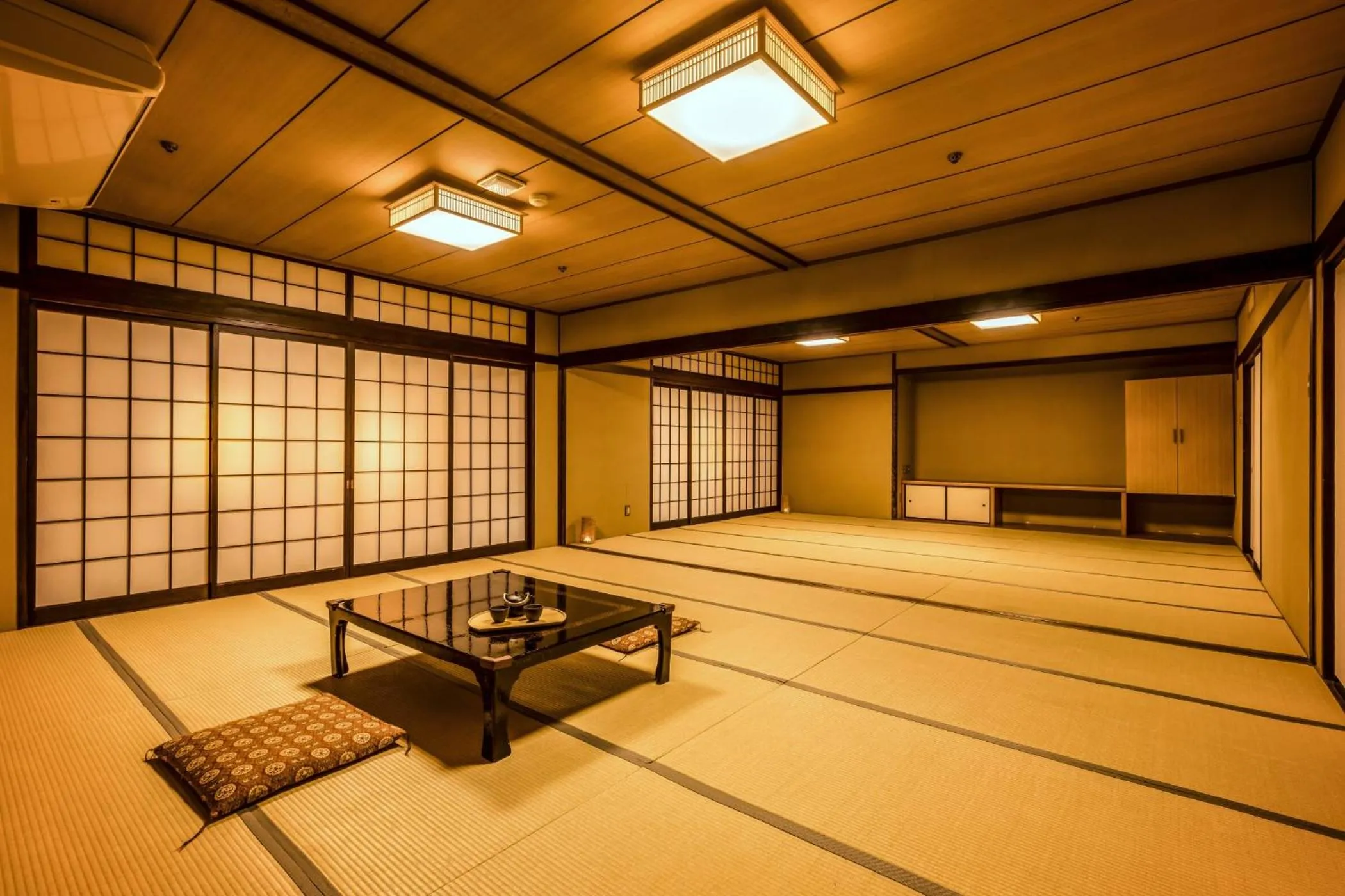 Photo of the whole room in Ooedo Onsen Monogatari Awazu Grand Hotel