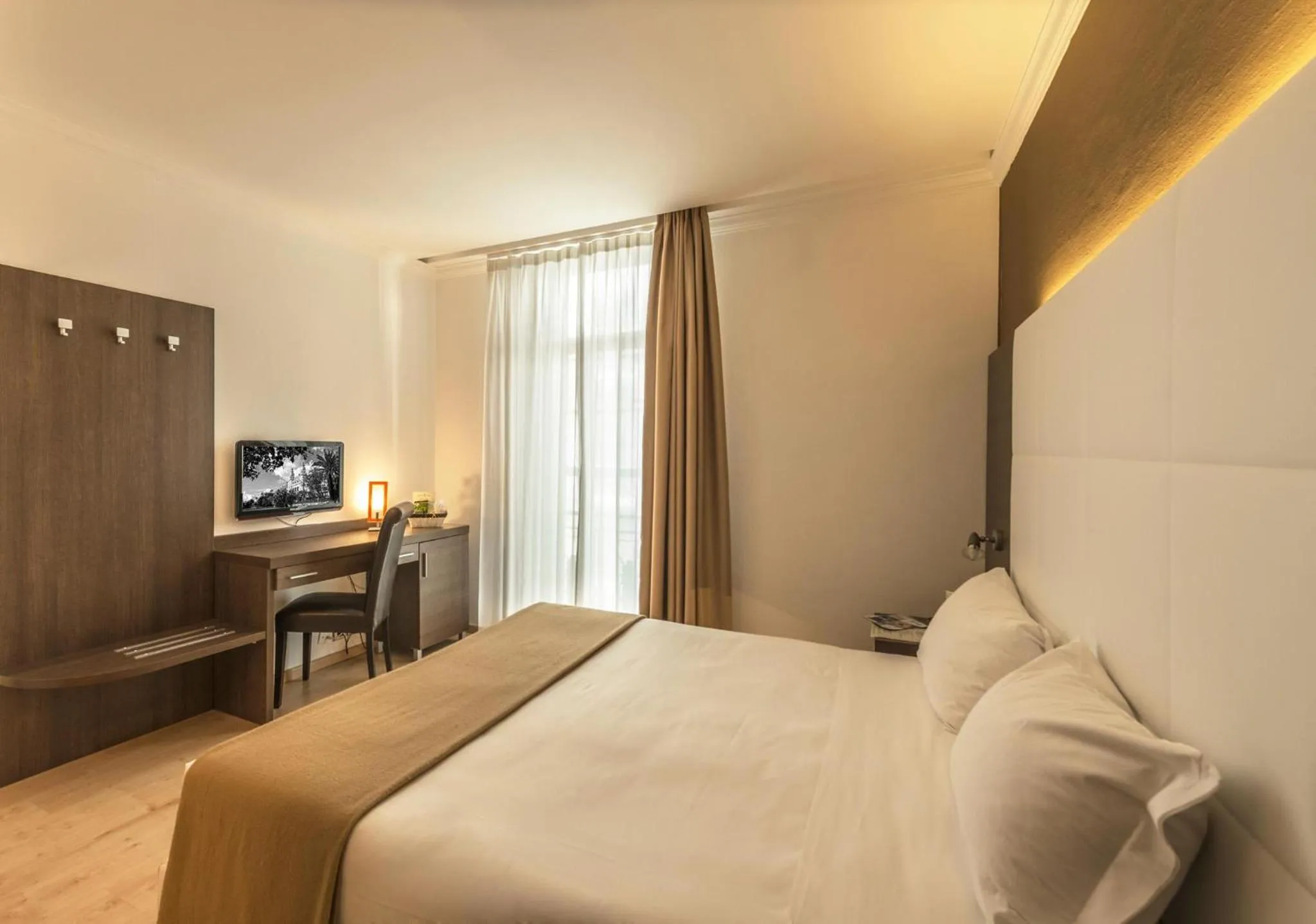 Bed in Ambassador-Monaco