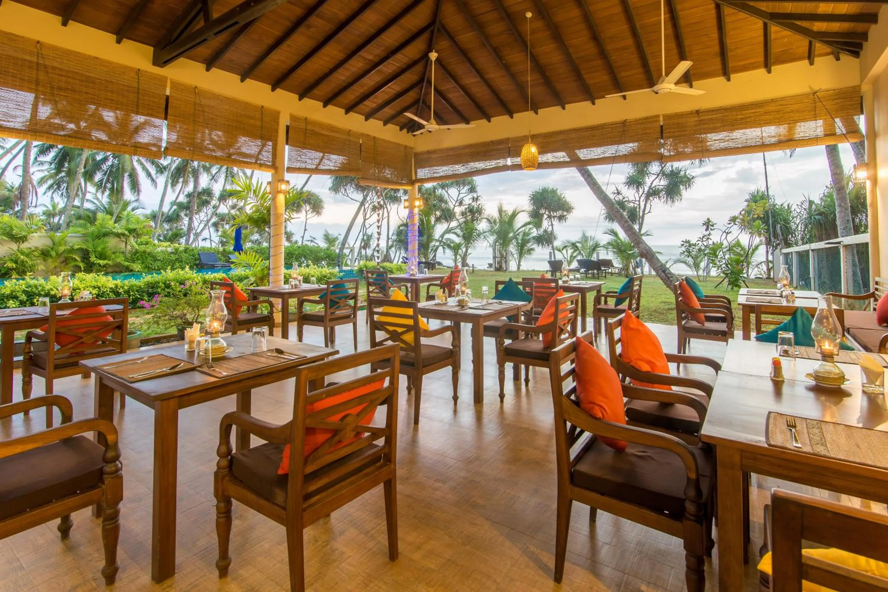 Restaurant/places to eat in Lanka Beach Boutique Bungalows & Grand Villa