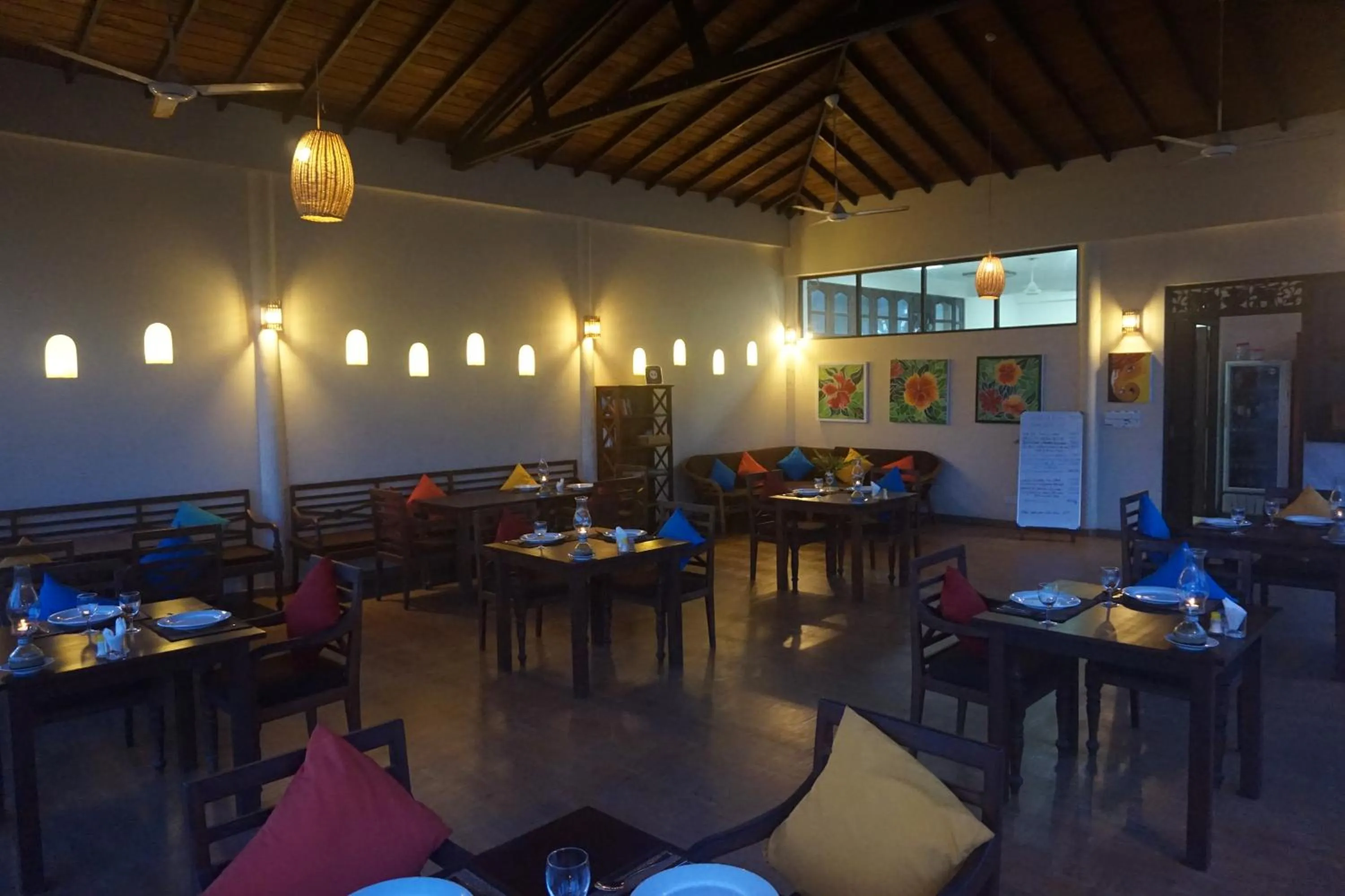Restaurant/places to eat in Lanka Beach Boutique Bungalows & Grand Villa