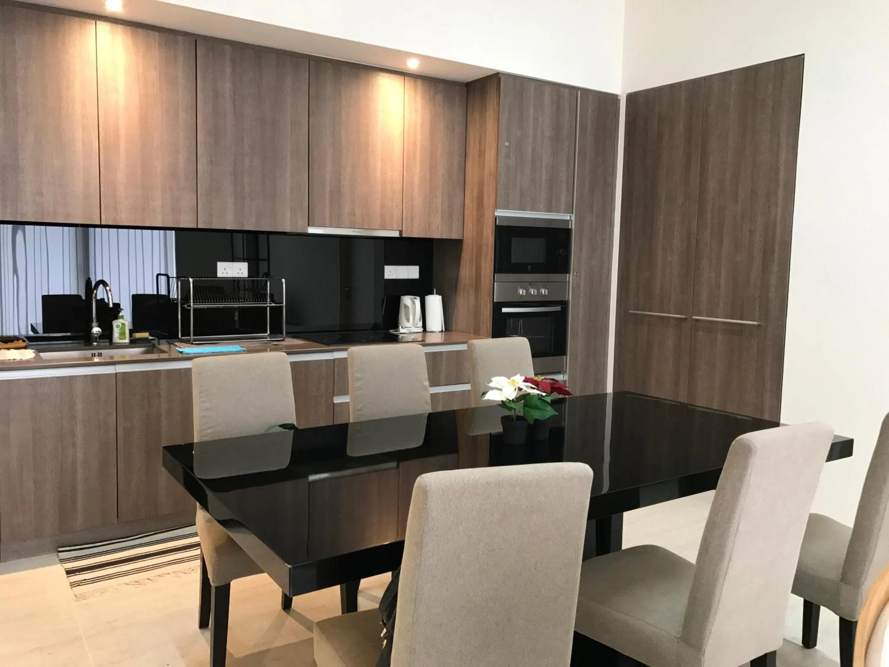 By The Sea @ Cozy Beachfront Home