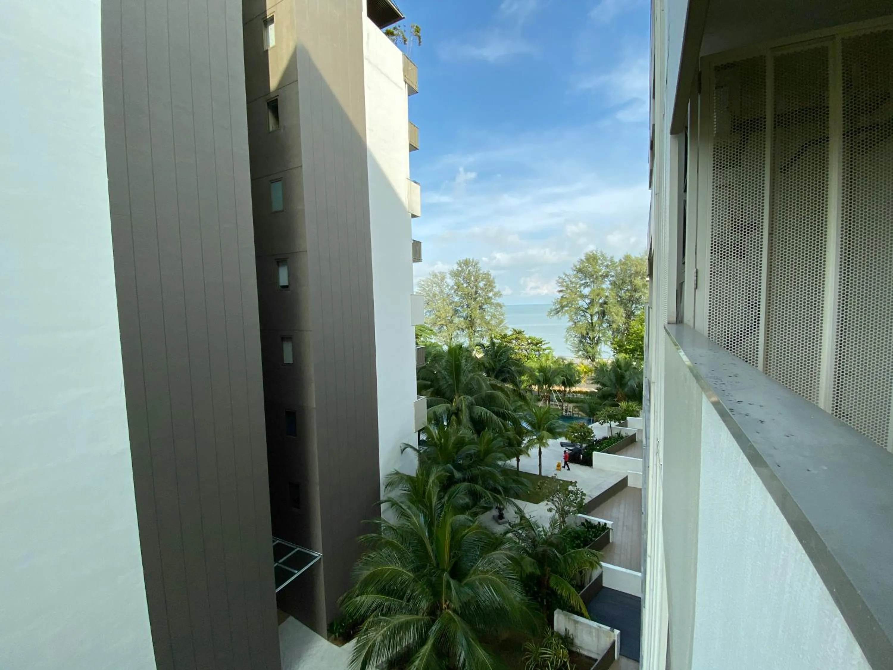 By The Sea @ Cozy Beachfront Home