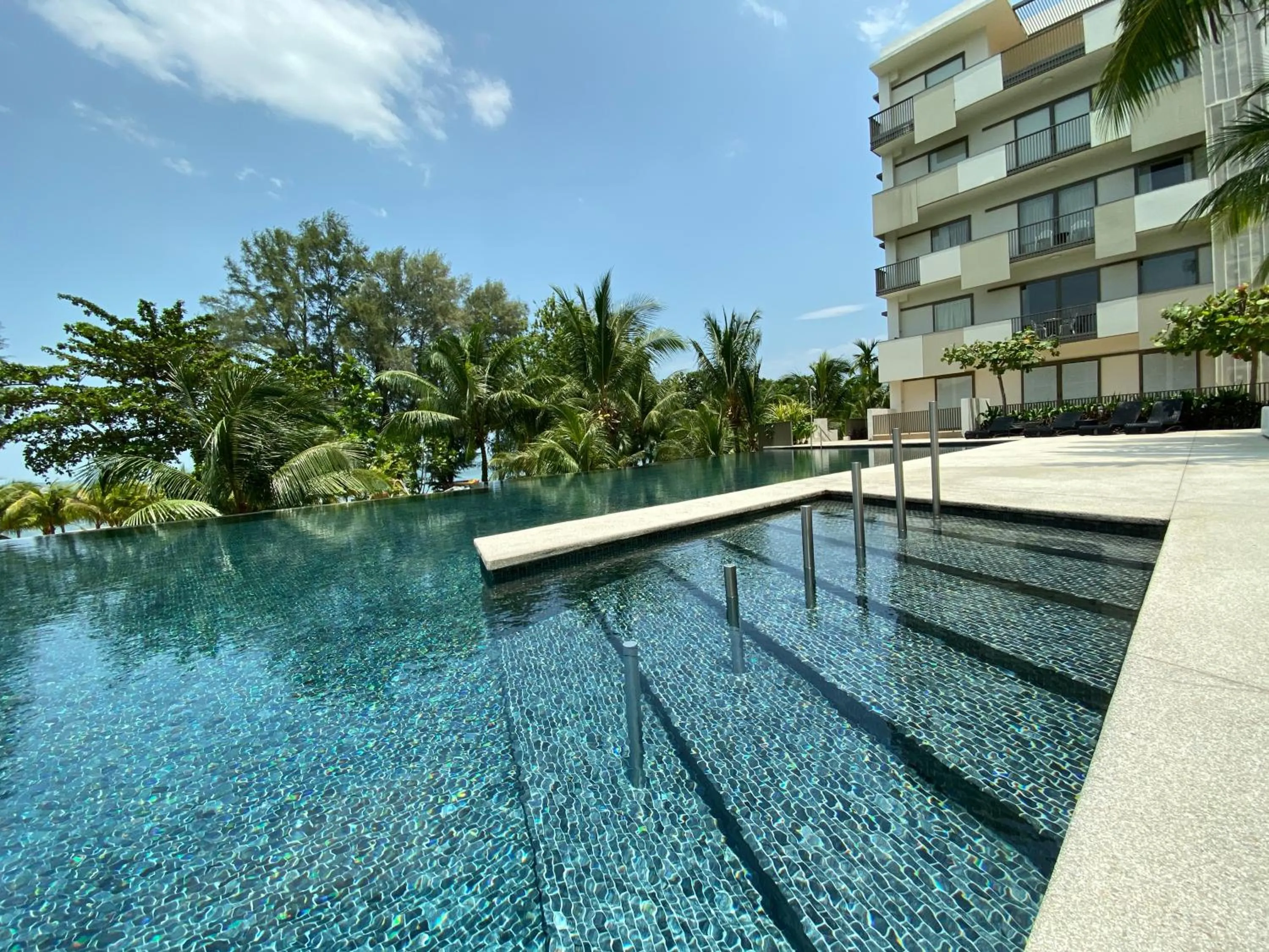 By The Sea @ Cozy Beachfront Home