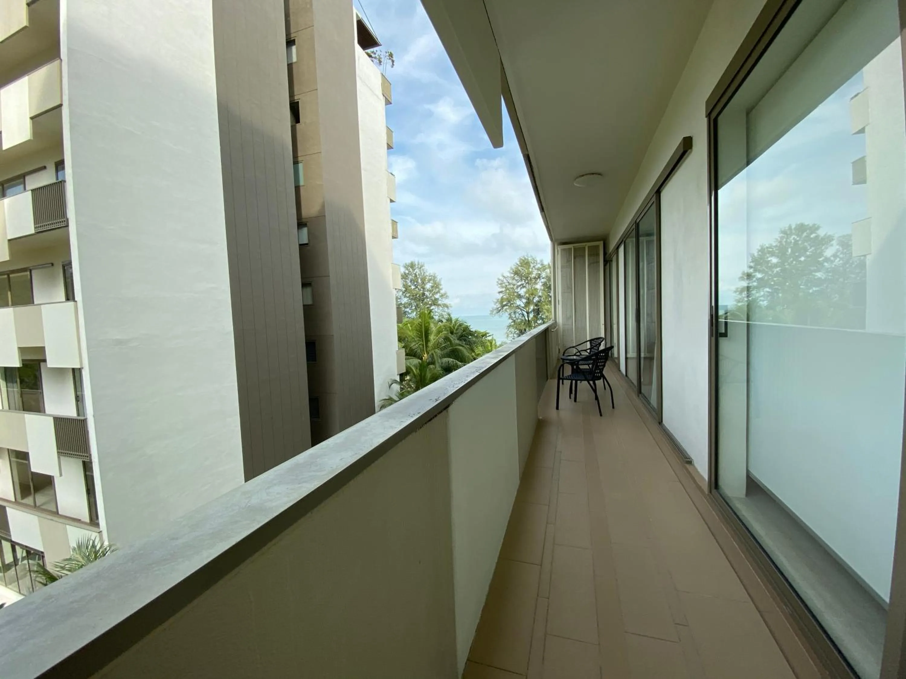 By The Sea @ Cozy Beachfront Home