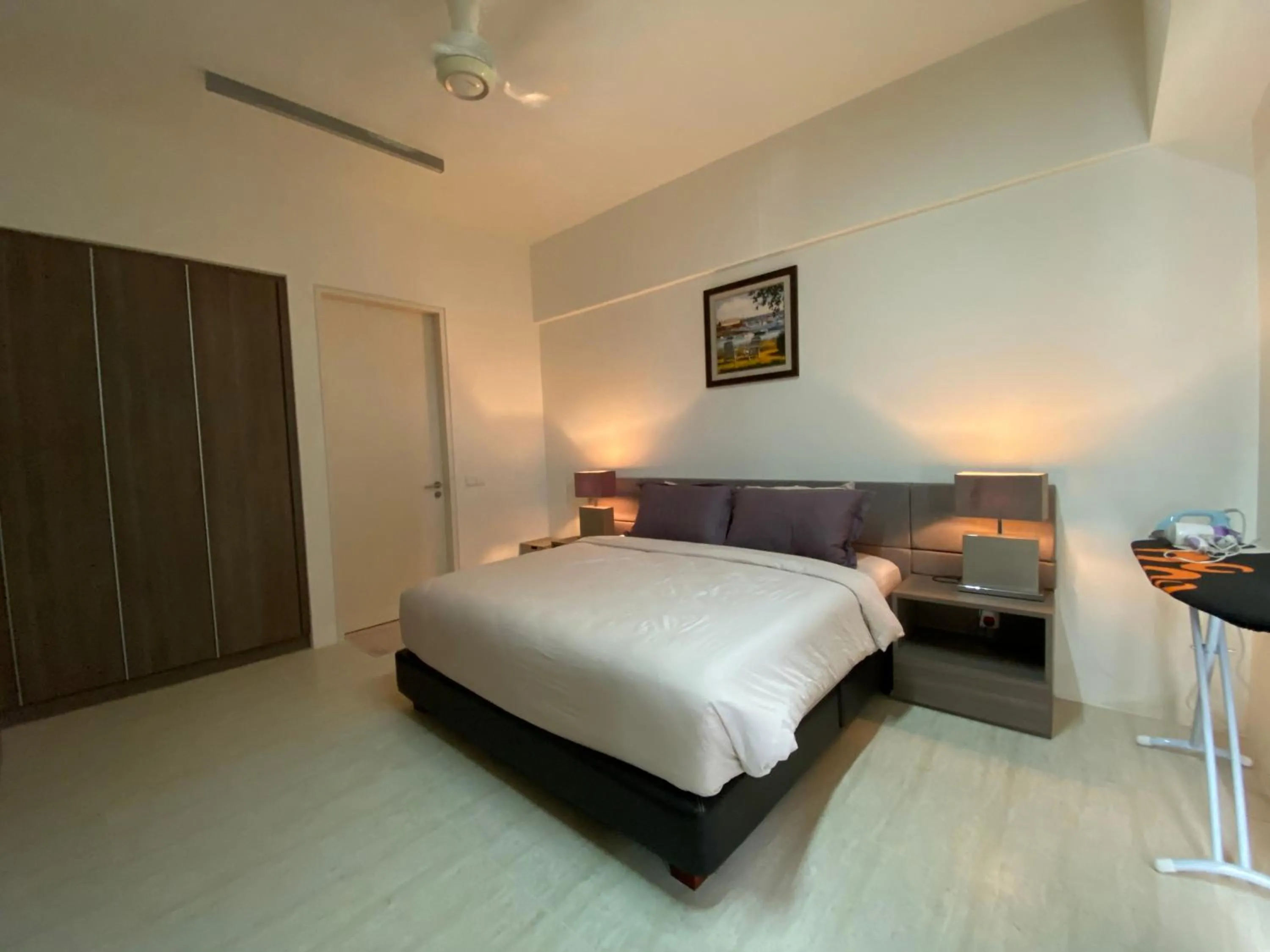 Bed in By The Sea @ Cozy Beachfront Home