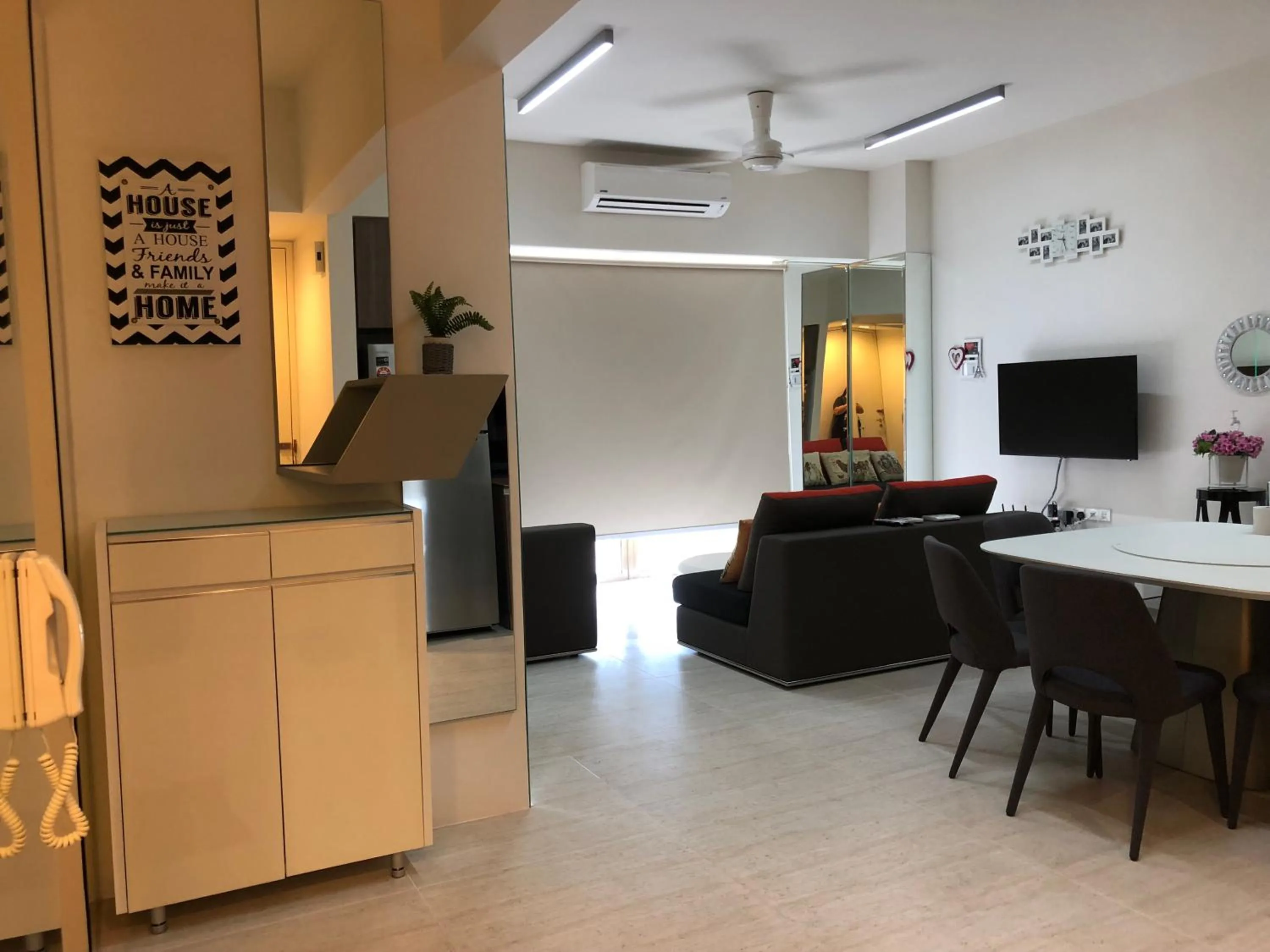 By The Sea @ Cozy Beachfront Home