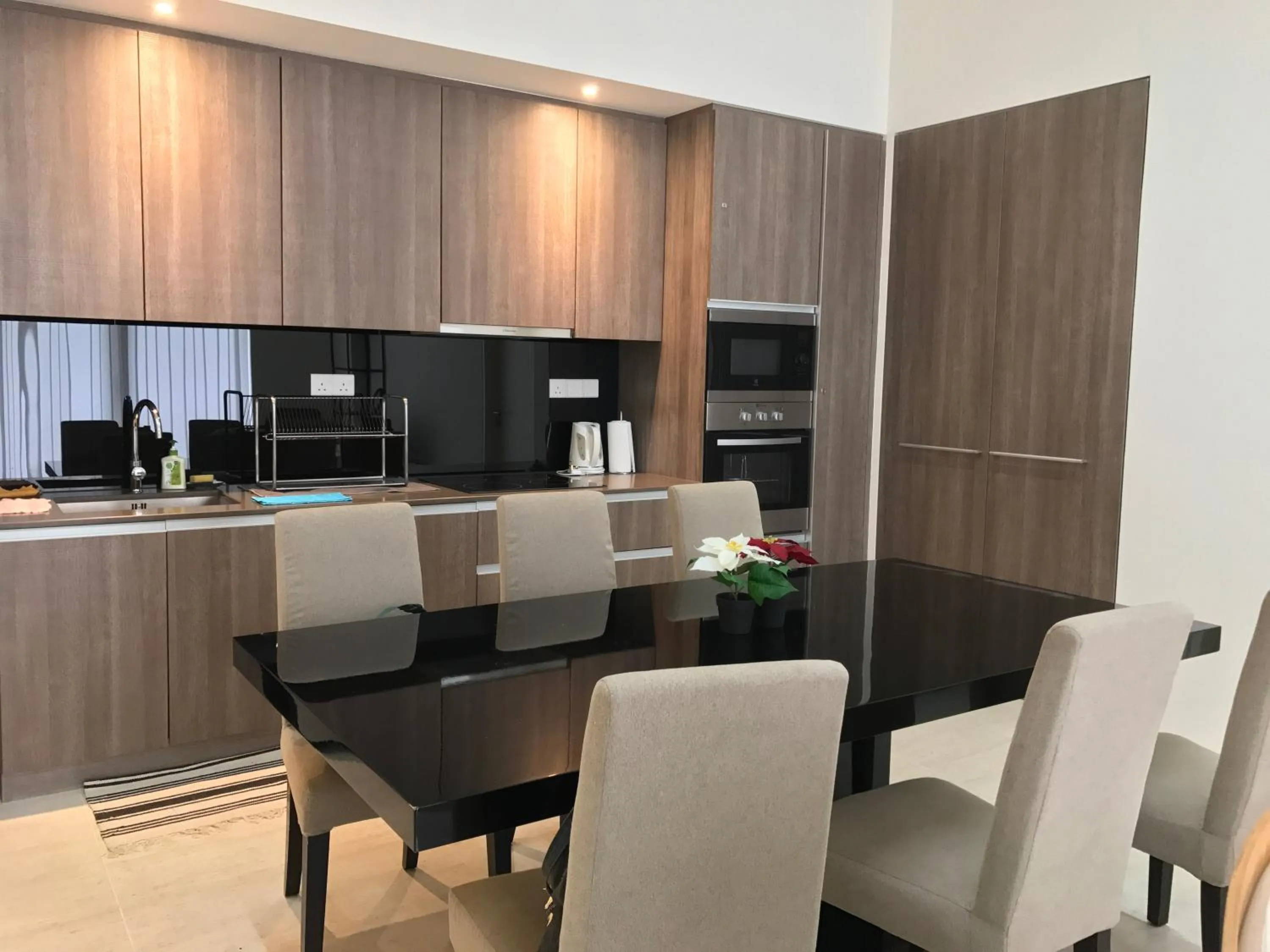 By The Sea @ Cozy Beachfront Home