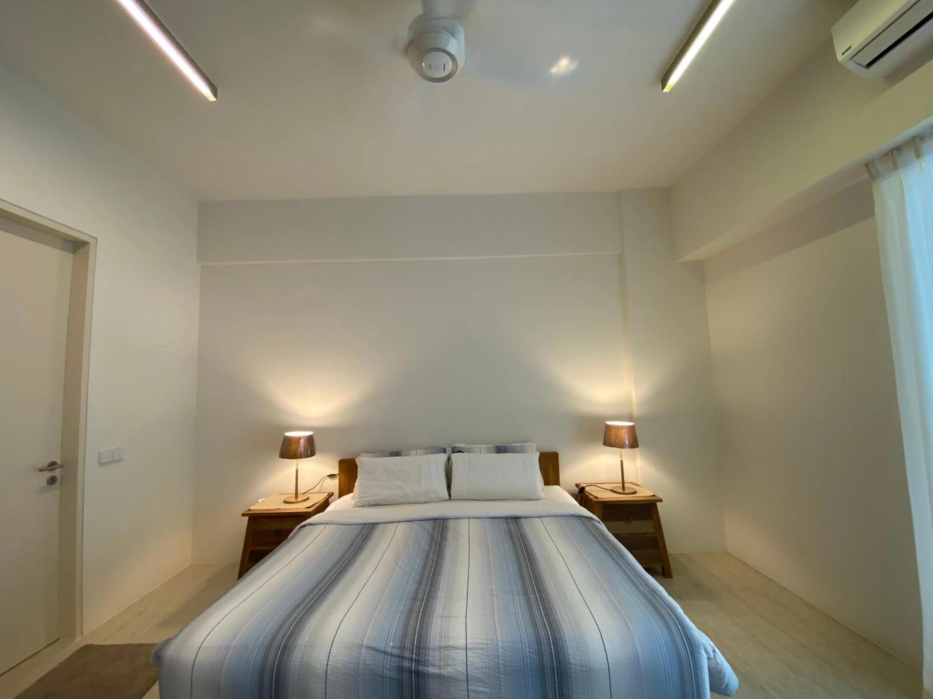 Bed in By The Sea @ Cozy Beachfront Home