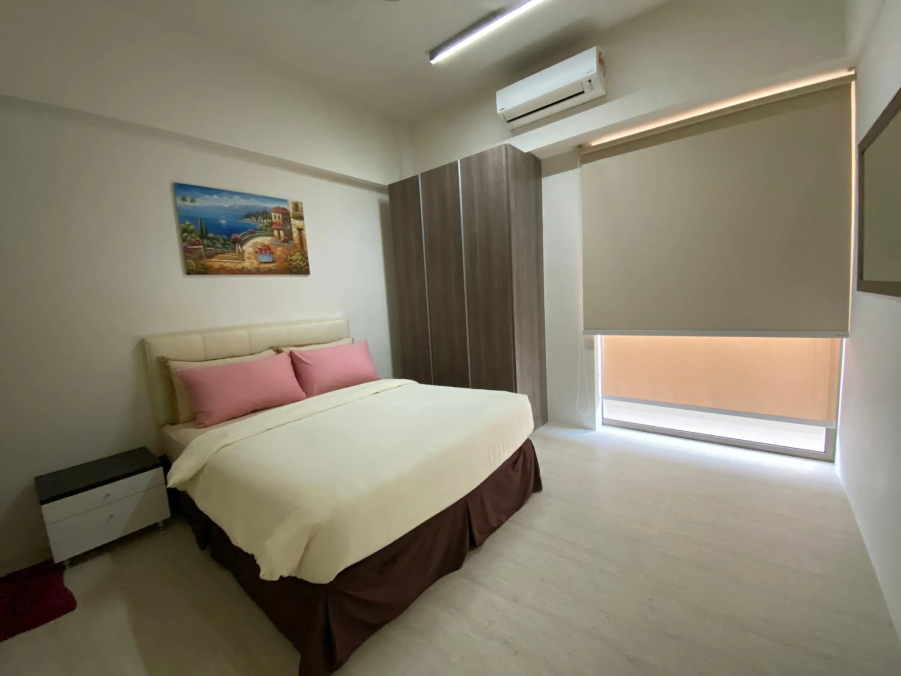 Bed in By The Sea @ Cozy Beachfront Home