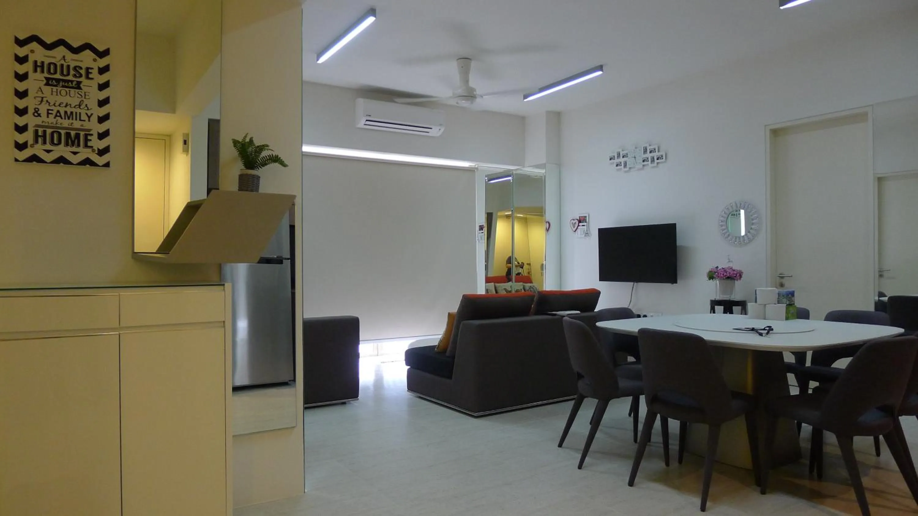 By The Sea @ Cozy Beachfront Home