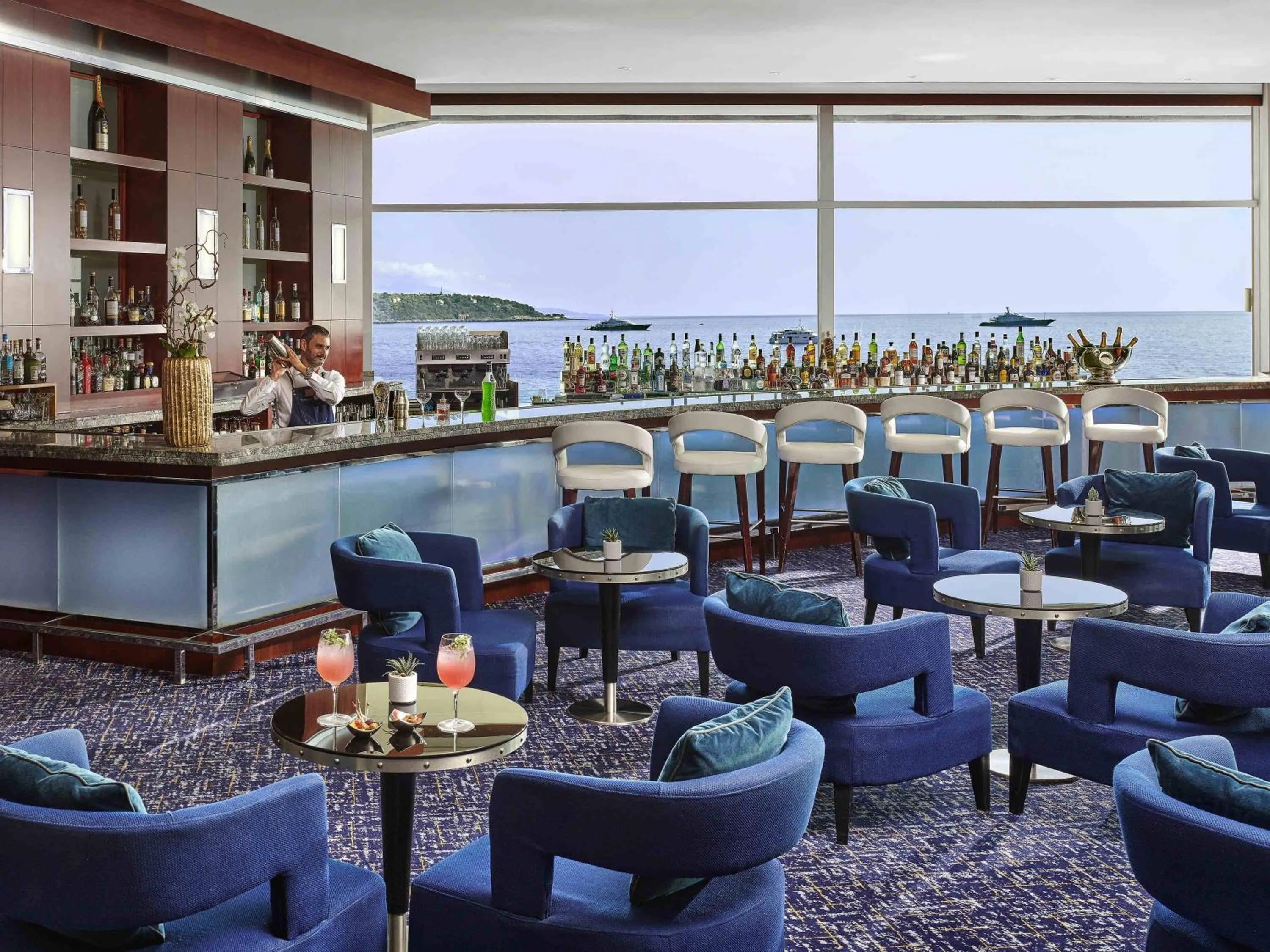 Lounge or bar in Fairmont Monte Carlo