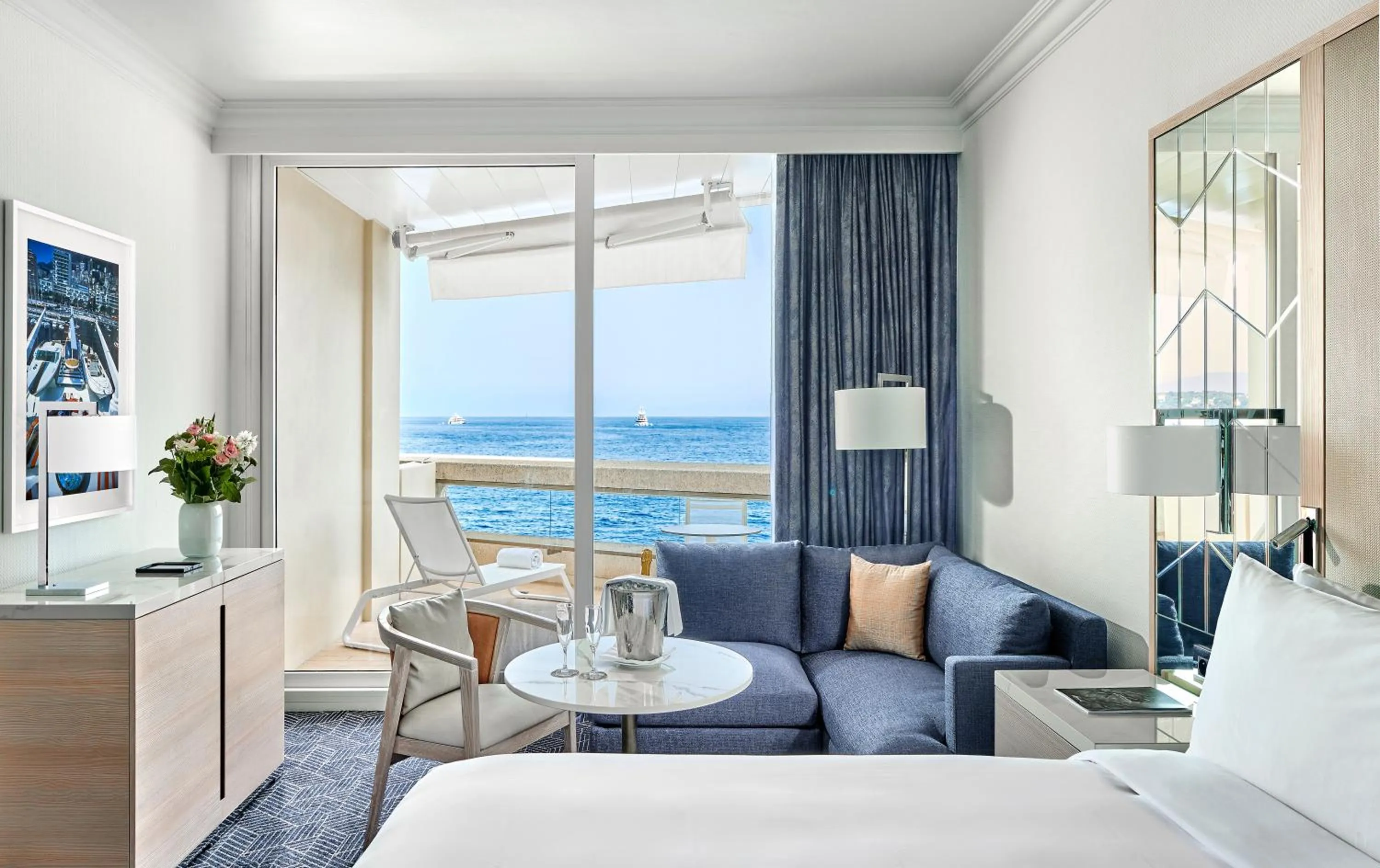 Sea view, Bed in Fairmont Monte Carlo