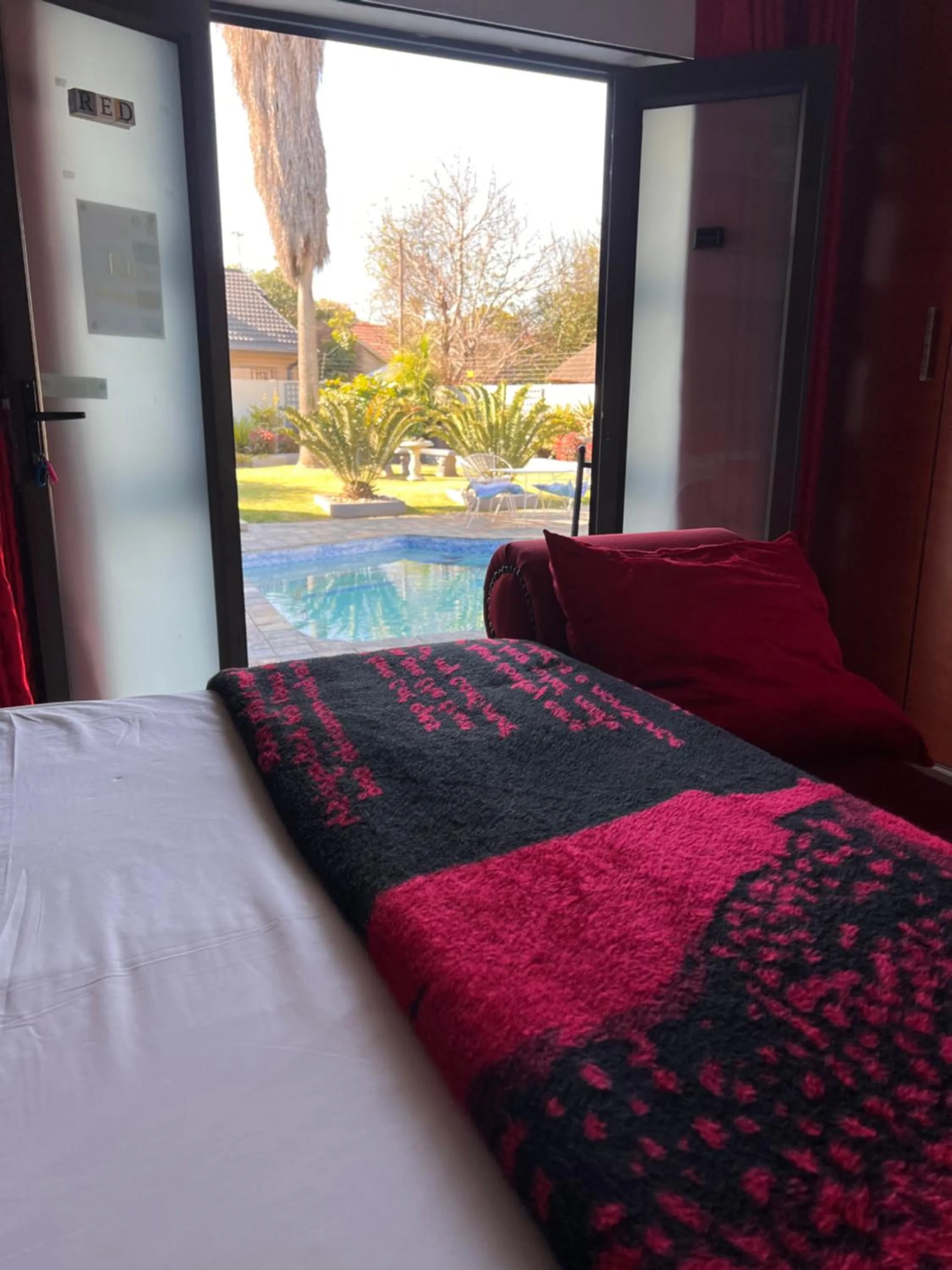 Pool view, Bed in 2 Op Terblanche Guesthouse