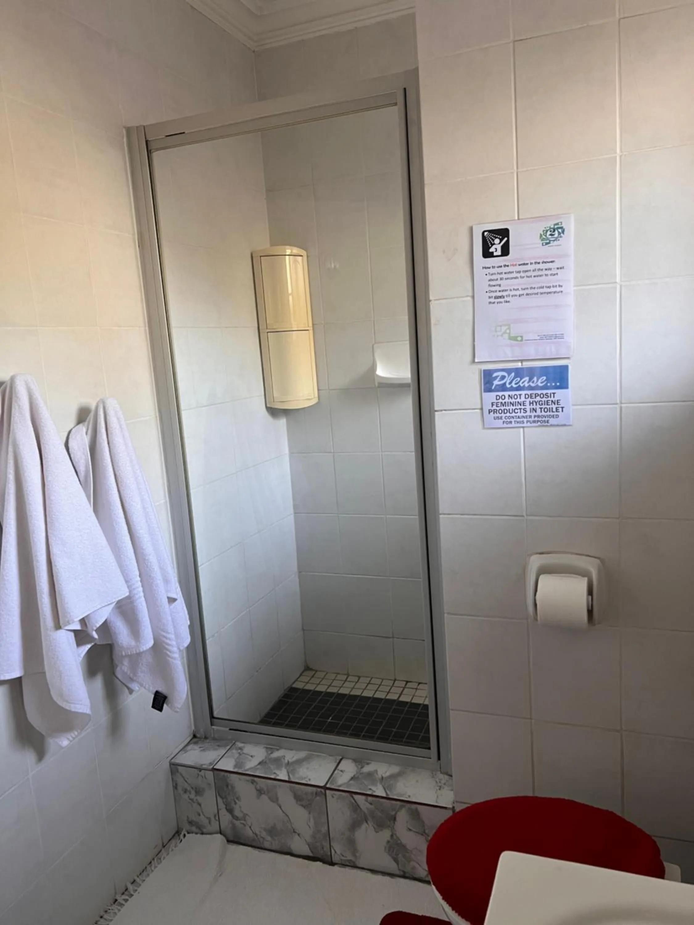 Shower in 2 Op Terblanche Guesthouse