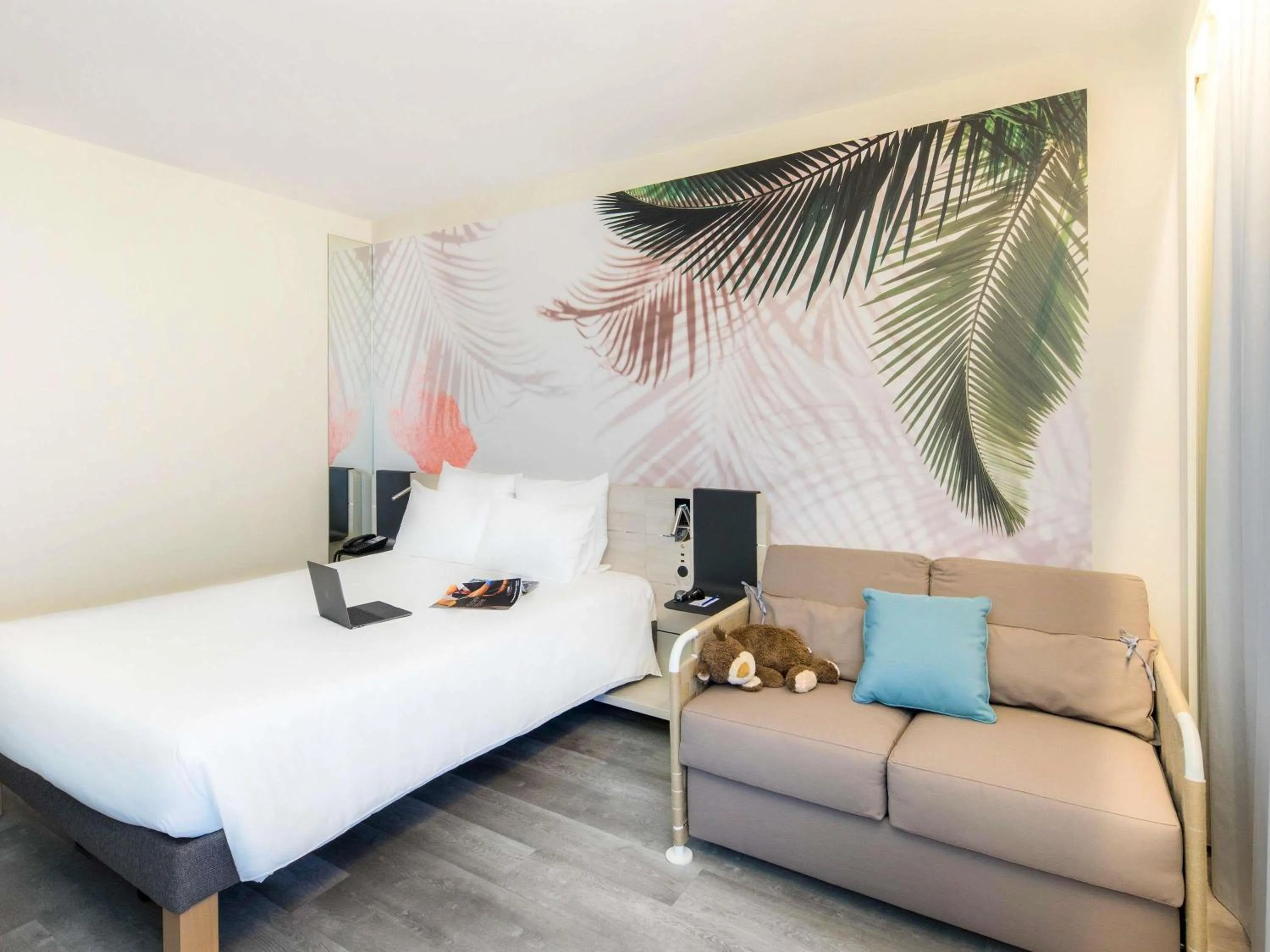 Bedroom, Bed in Novotel Monte-Carlo